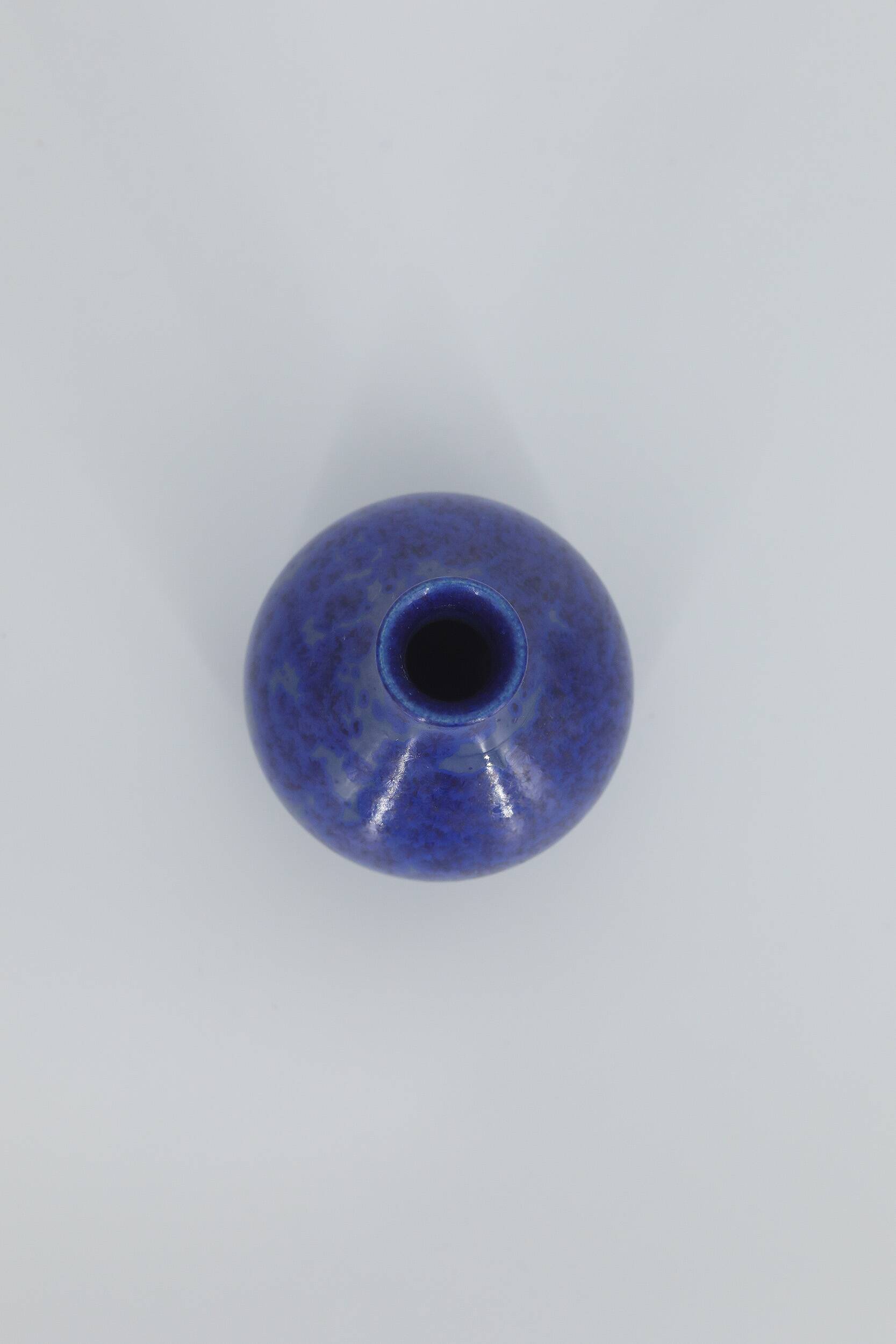 Small Mid-Century Scandinavian Modern Collectible Vase in Sapphire Stoneware by Gunnar Borg for Höganäs