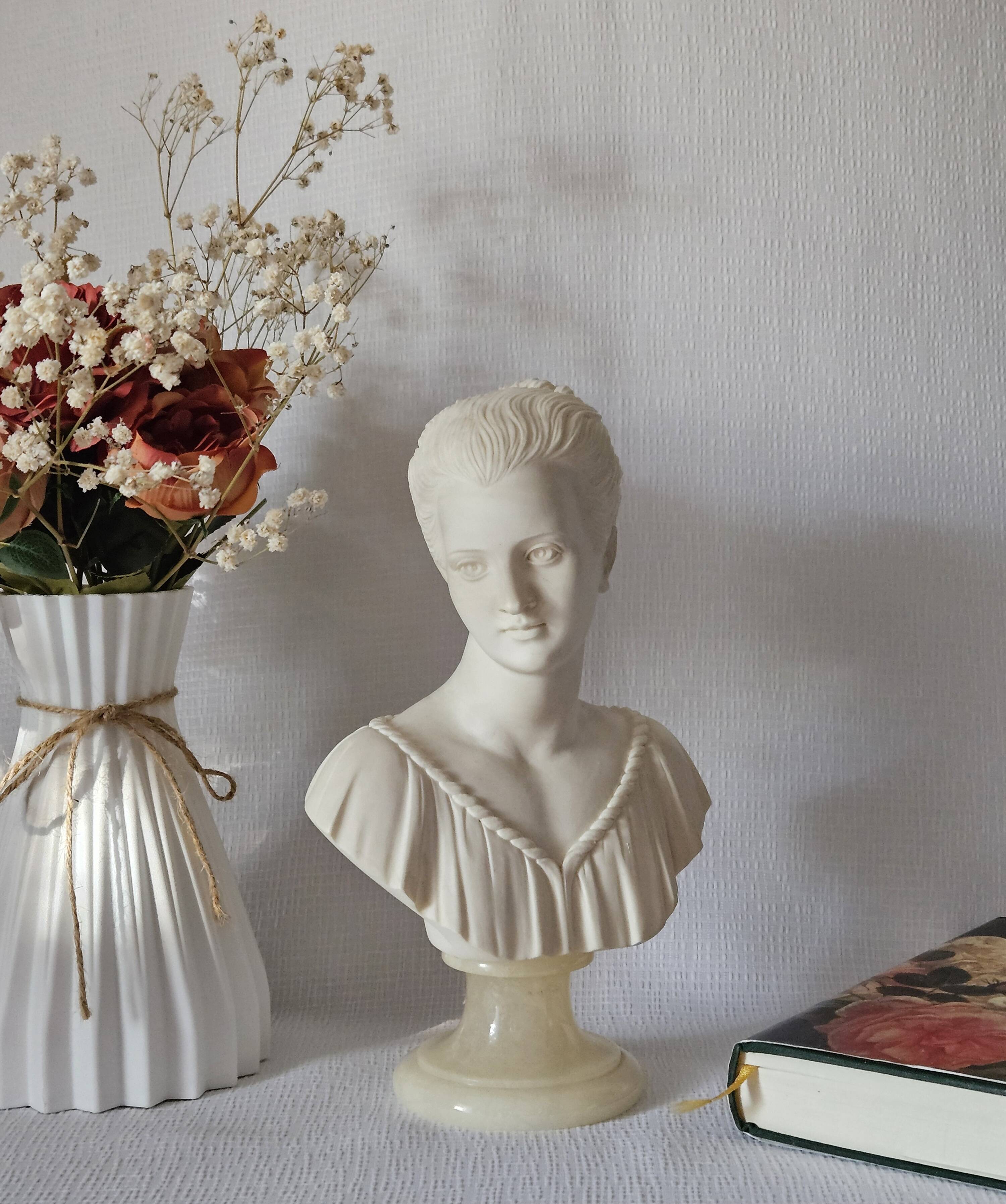 Vintage female bust Italy