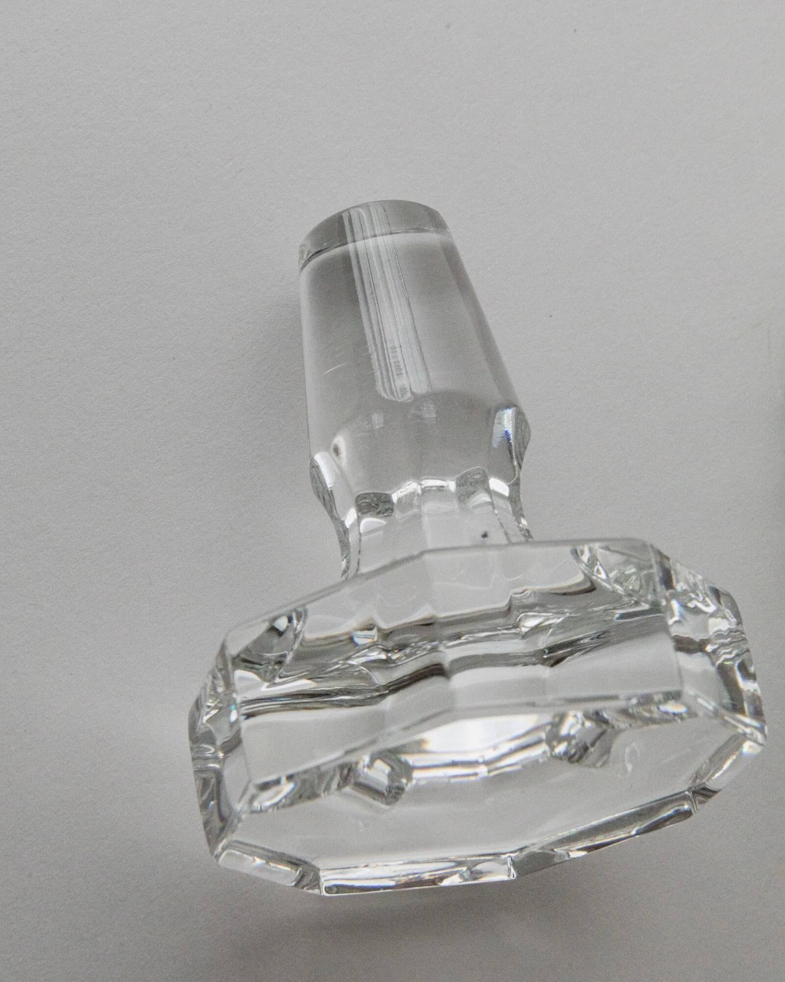 Vintage Murano glass carafe from the 1960s, clear glass with an octagonal stopper, engraved texture, Italian design, bar accessory, timeless gift idea.