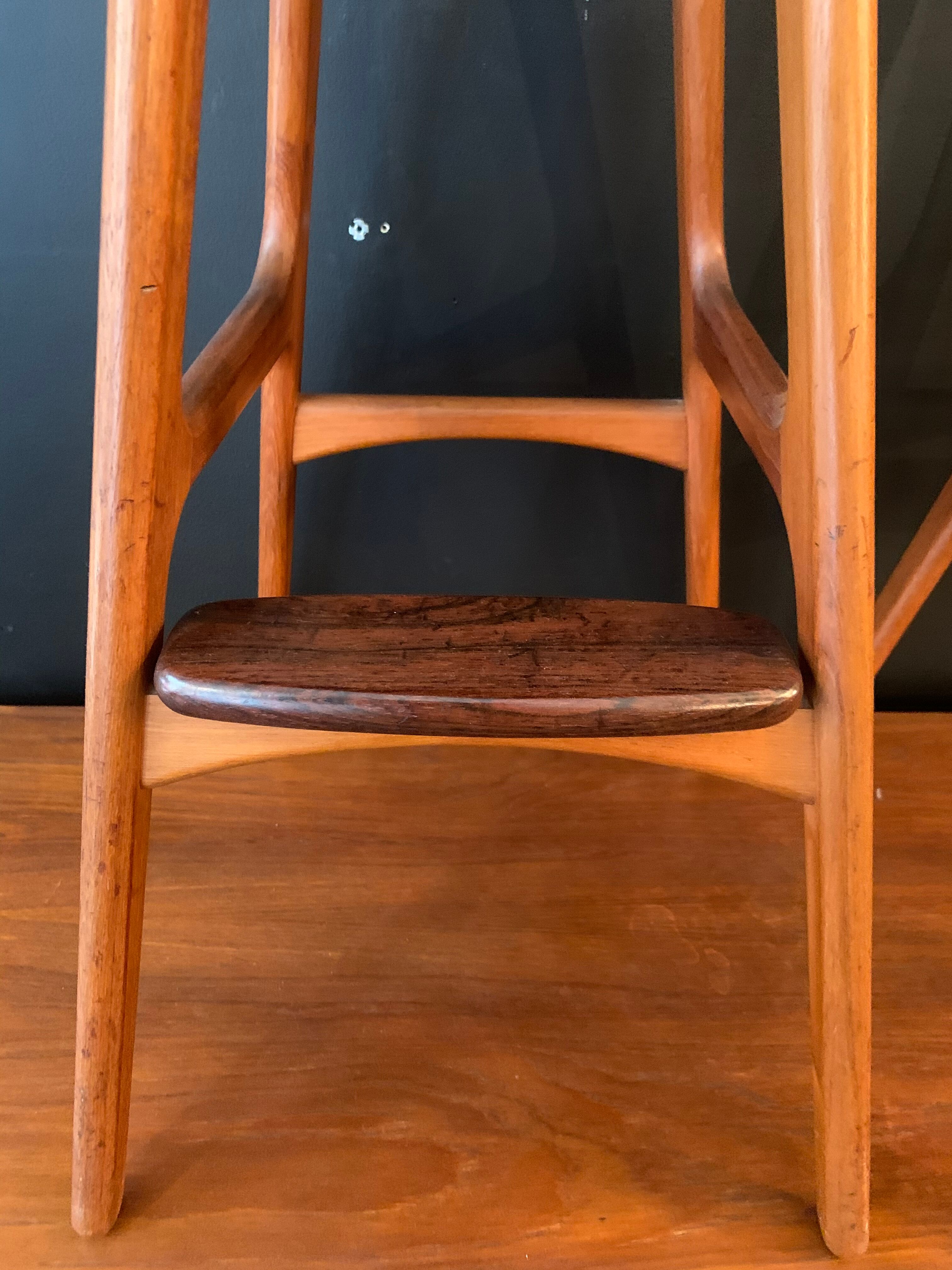 Oddense Maskinsnedkeri , Rare pair of Scandinavian stool .