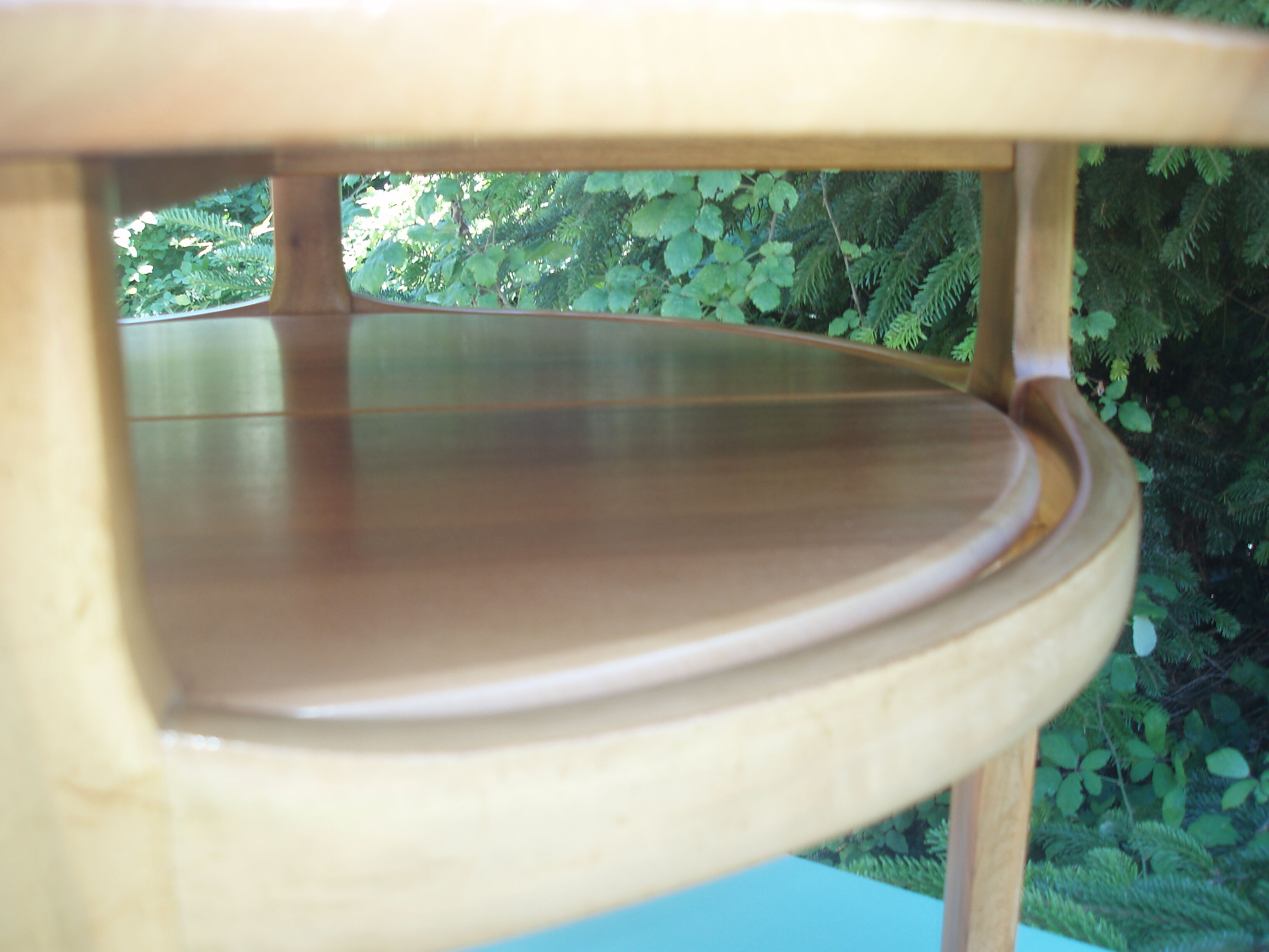 Round coffee table in solid walnut double tray of the 1970s