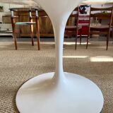 Knoll round tulip dining table – marble top