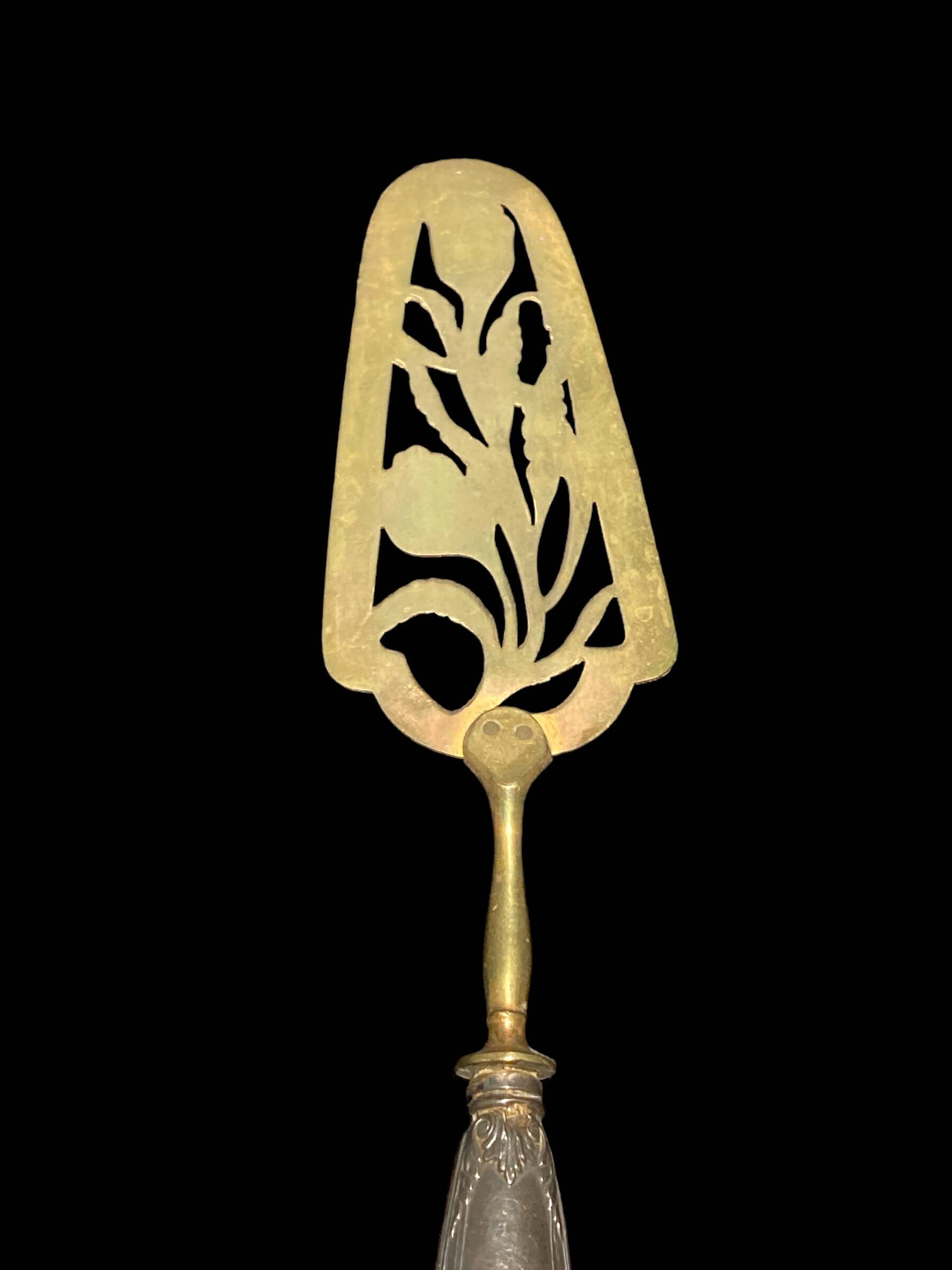 Gold metal pie server
