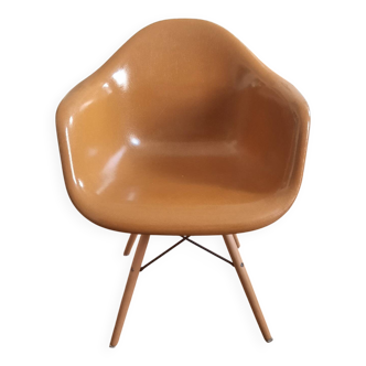 Fauteuil Eames fiberglass DAW