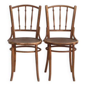 Pair of Thonet-style chairs in bent wood with turned spindles – Central Europe, circa 1920