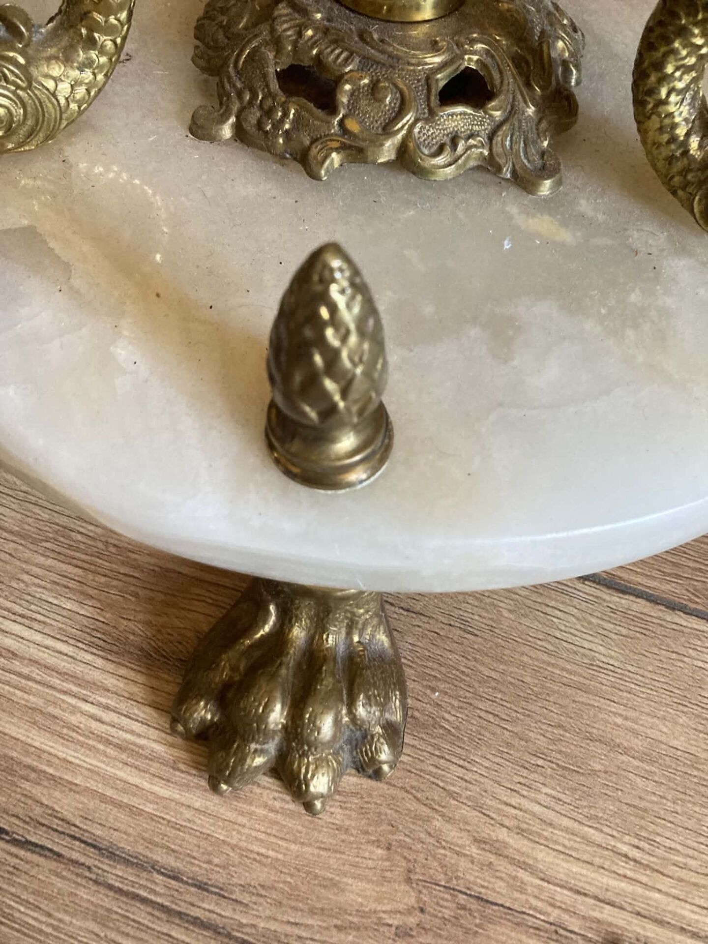 Lampadaire candélabre néo-classique en laiton doré et onyx — Style Flo