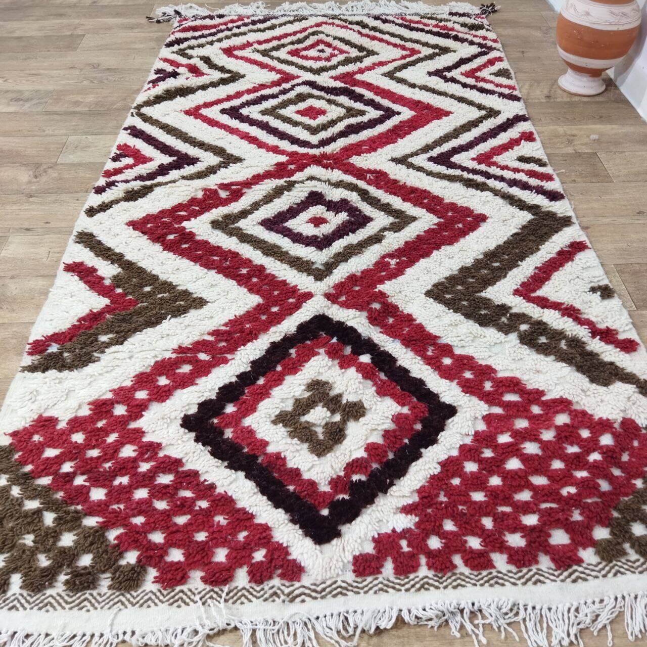 Handmade moroccan berber rug 254 x 136 cm