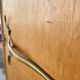 Armoire en chêne 3 portes miroir pieds compas
