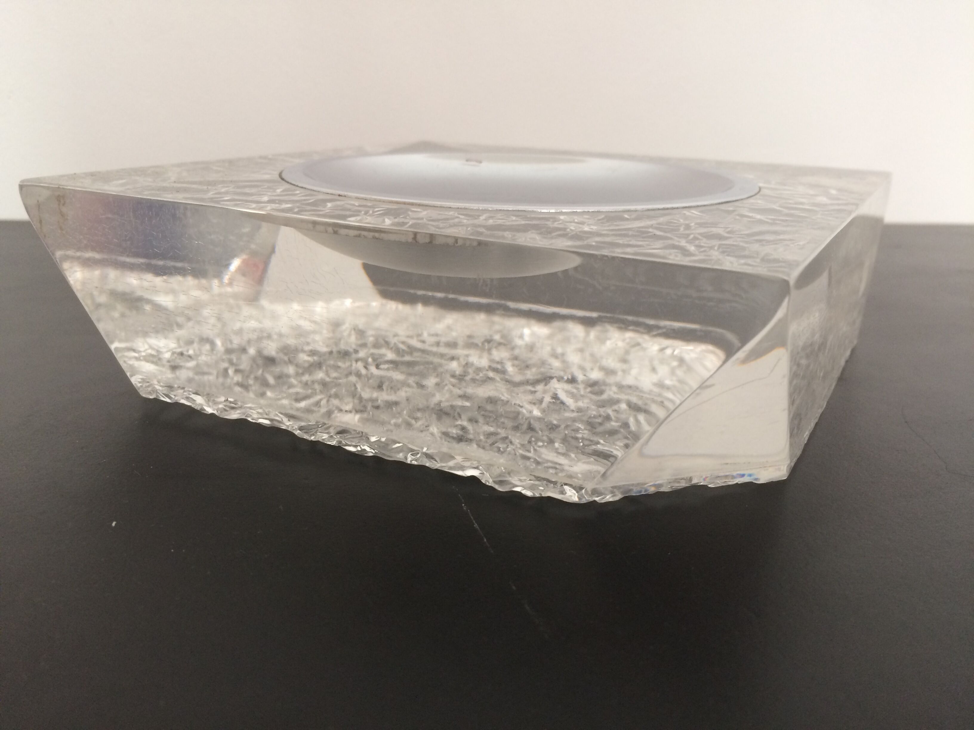 Ashtray in the 1970s altuglas