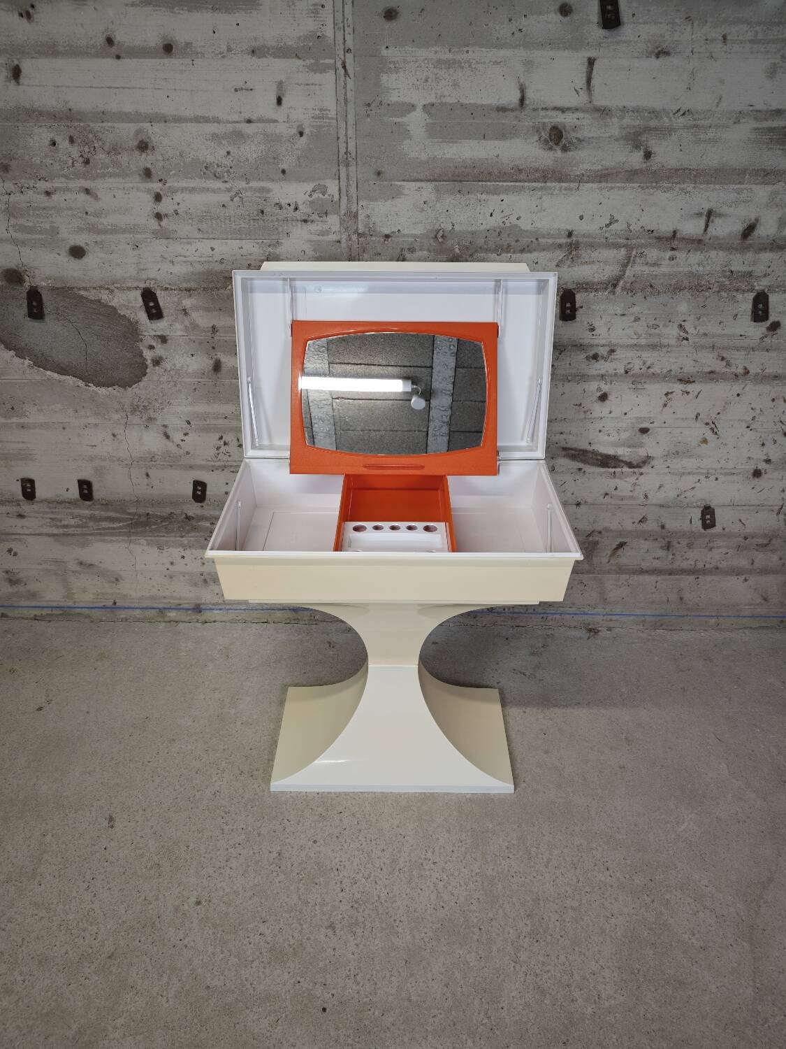 Flair dressing table for Prisunic