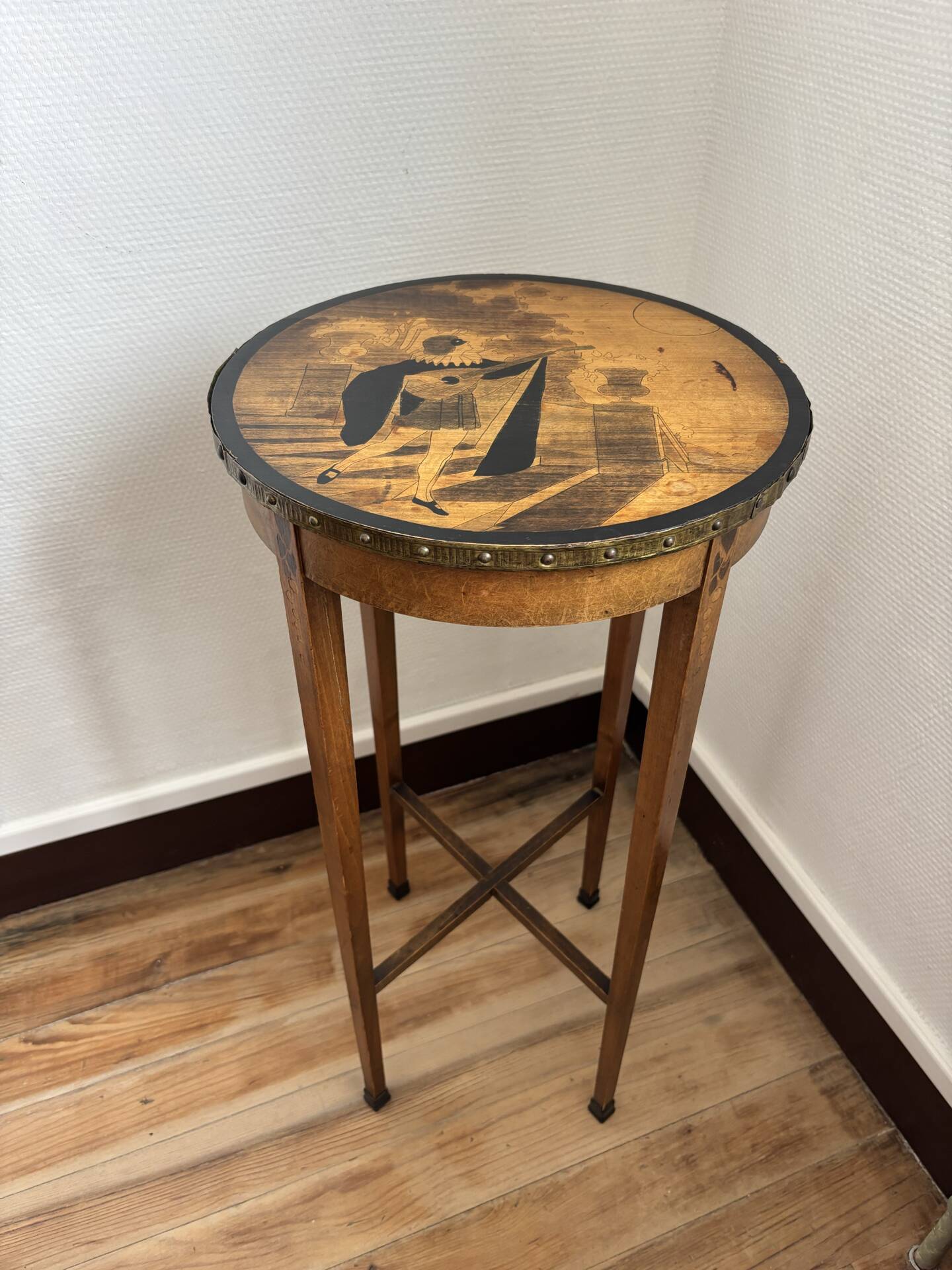 Art deco side table in wood with paint