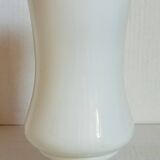 Vase en opaline sur pied début XXème