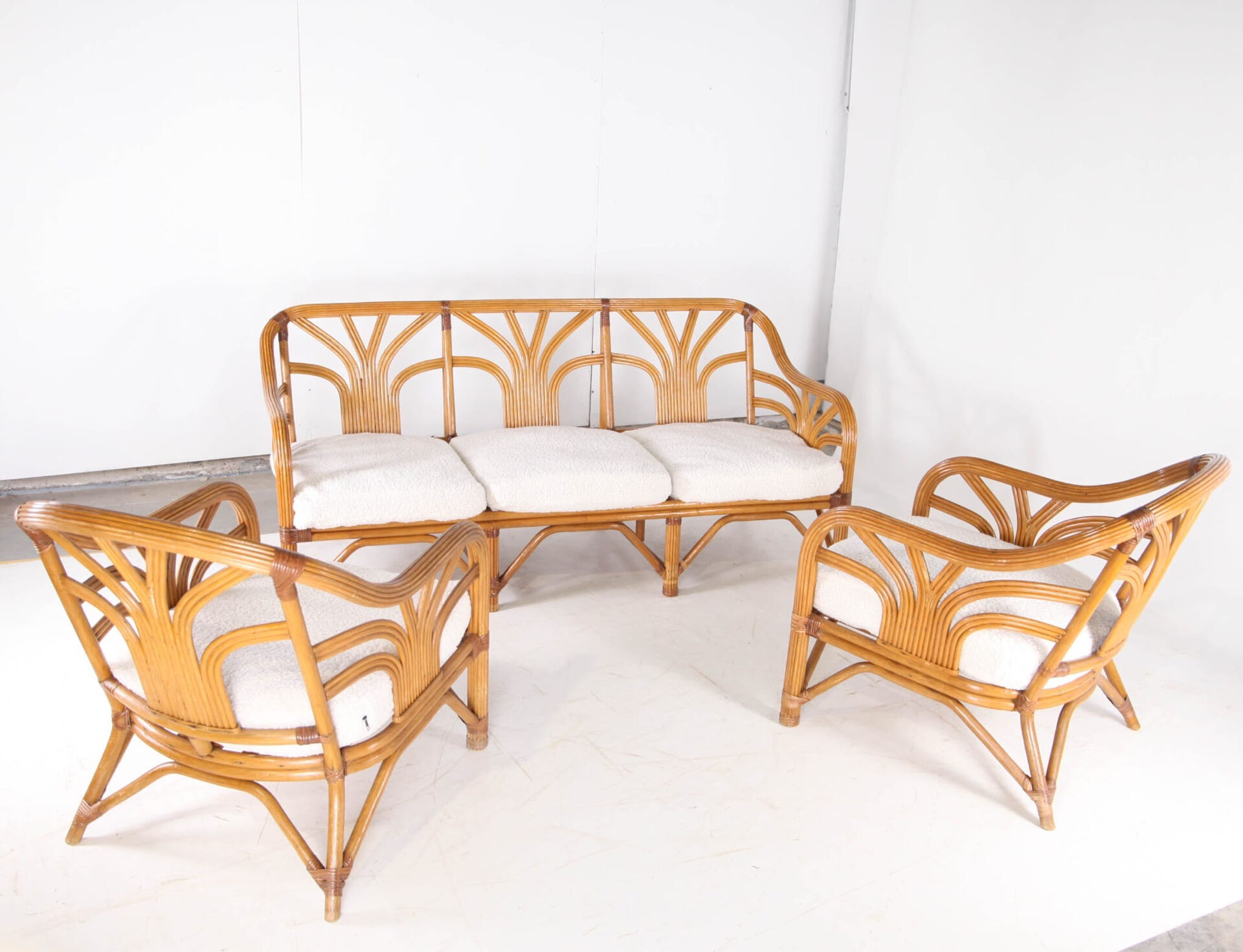 Vintage rattan lounge