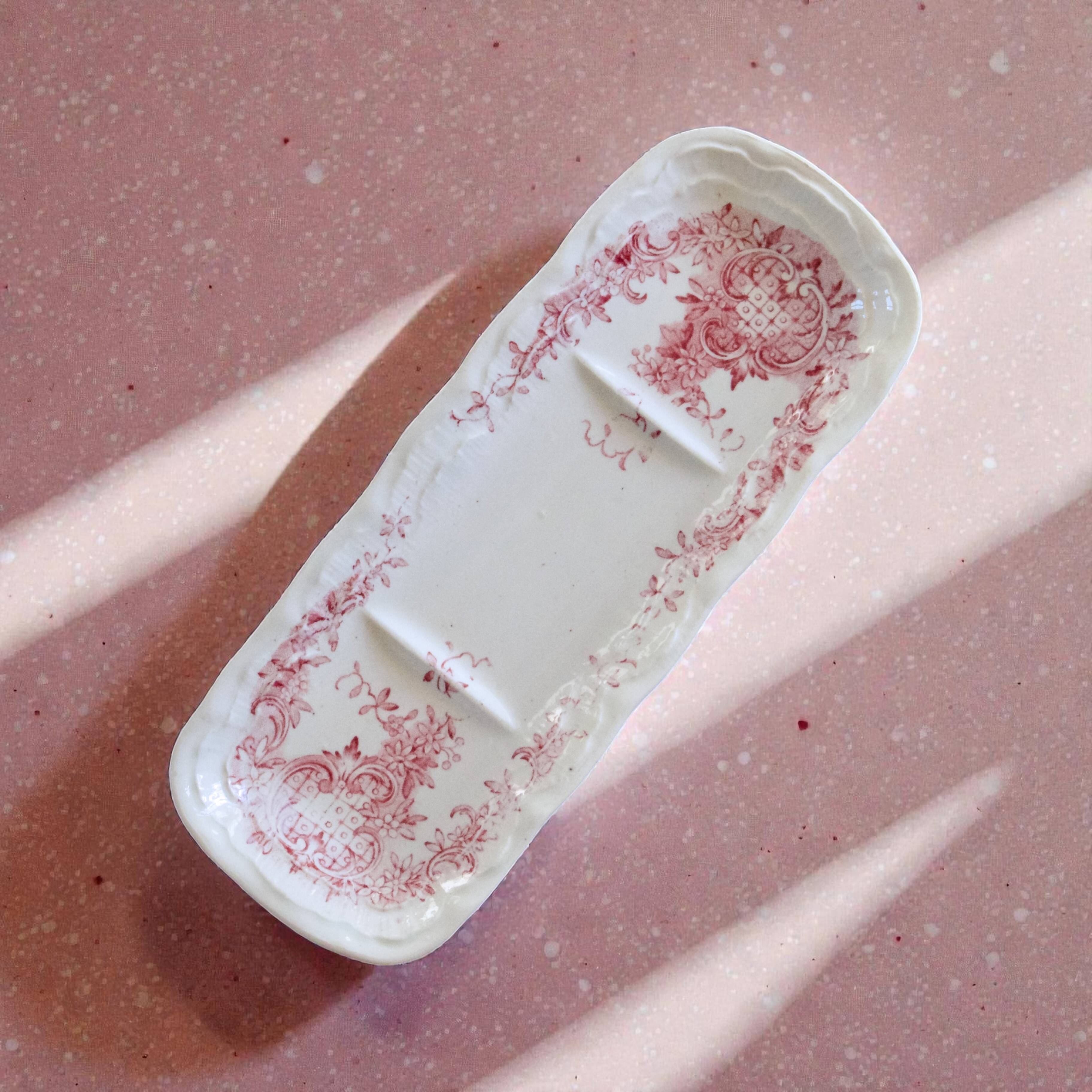 Small 19th-century dish in pink ironstone.