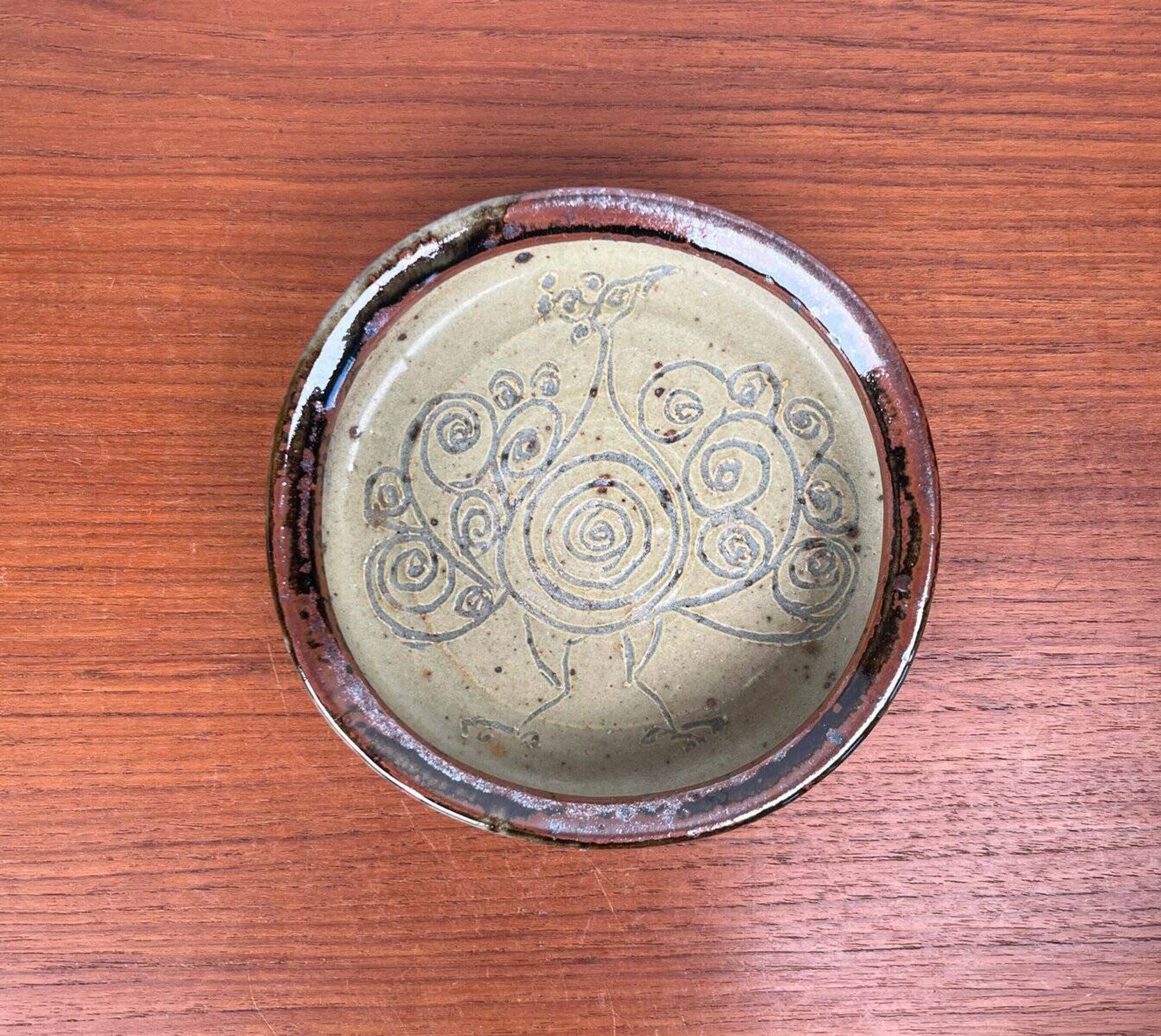 Mid-century modern Danish studio pottery bowl by Bente Lemche, 1960s.
