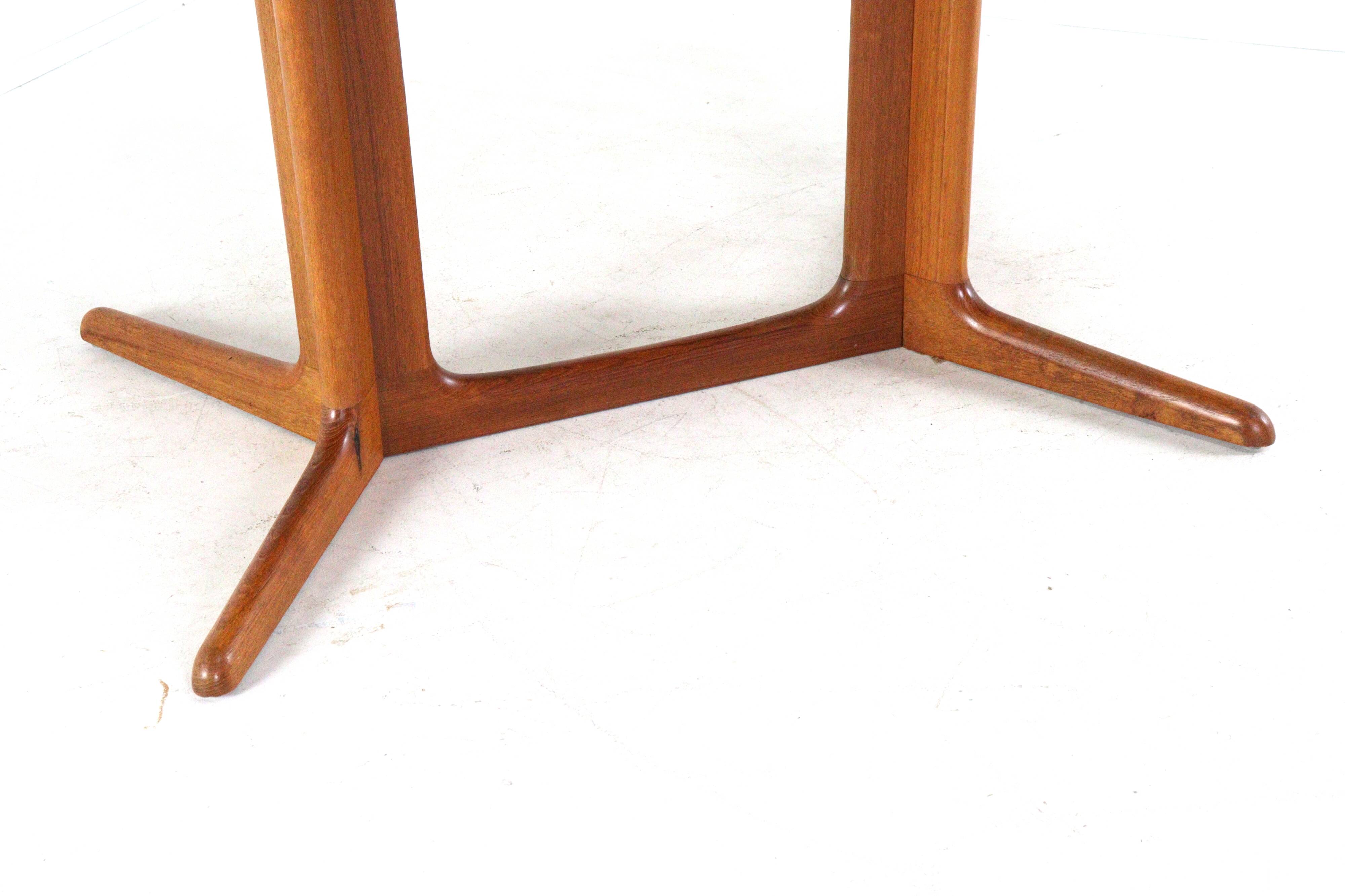 Large oval extendable dining table Gudme Danish design in teak - restored
