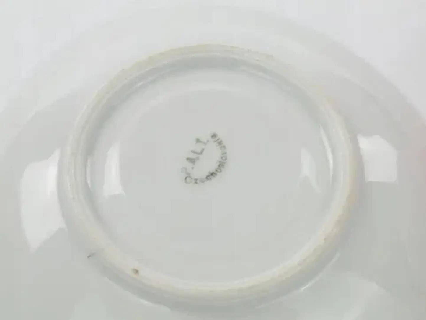 Tasse Art Déco avec soucoupe, porcelaine rose, Tchécoslovaquie, années 1950