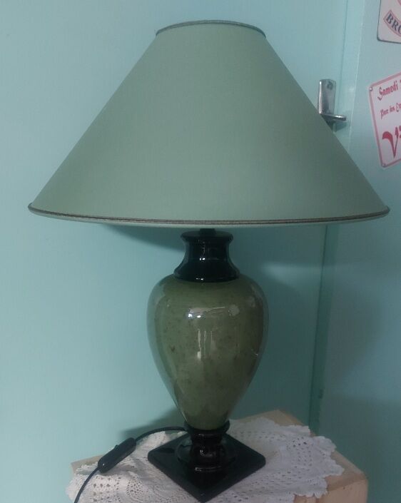 Living room lamp to pose, green ceramic foot