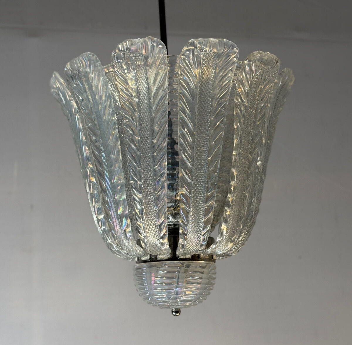 Iridescent Venetian glass chandelier from Murano, Barovier and Toso, circa 1930.