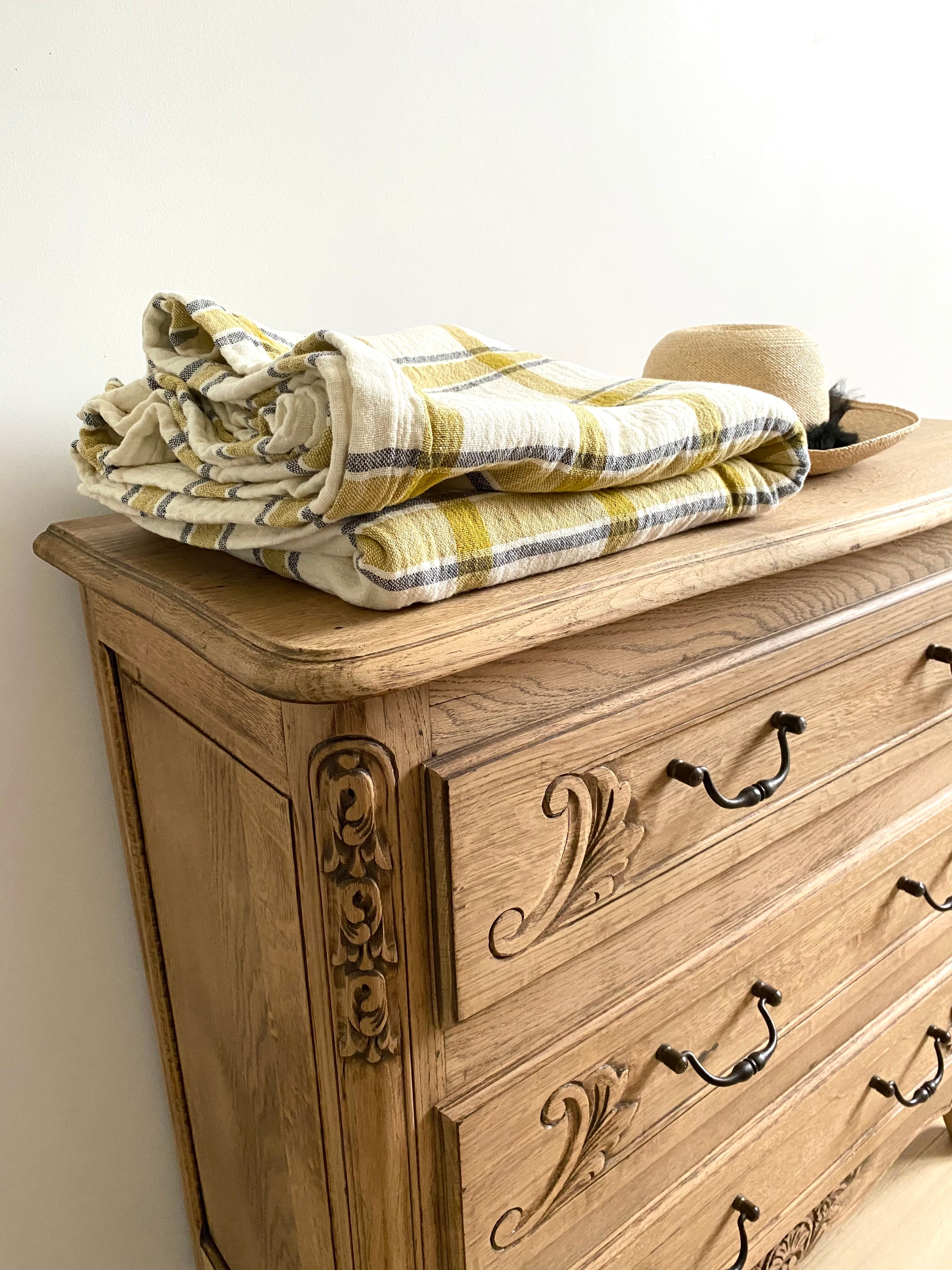 Antique chest of drawers