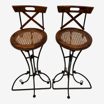 Paire de tabourets de bar vintage en bois et fer forgé avec assises cannées