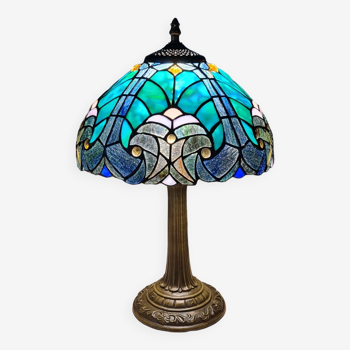 Tiffany glass style table lamp