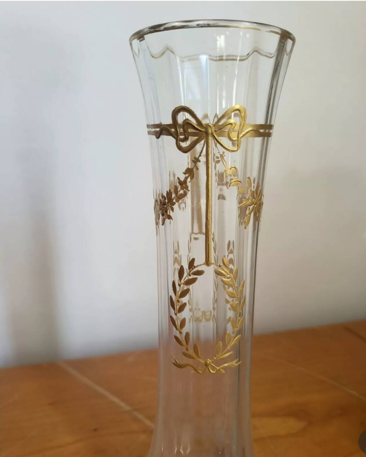 Vase en cristal doré à cotes vénitiennes
