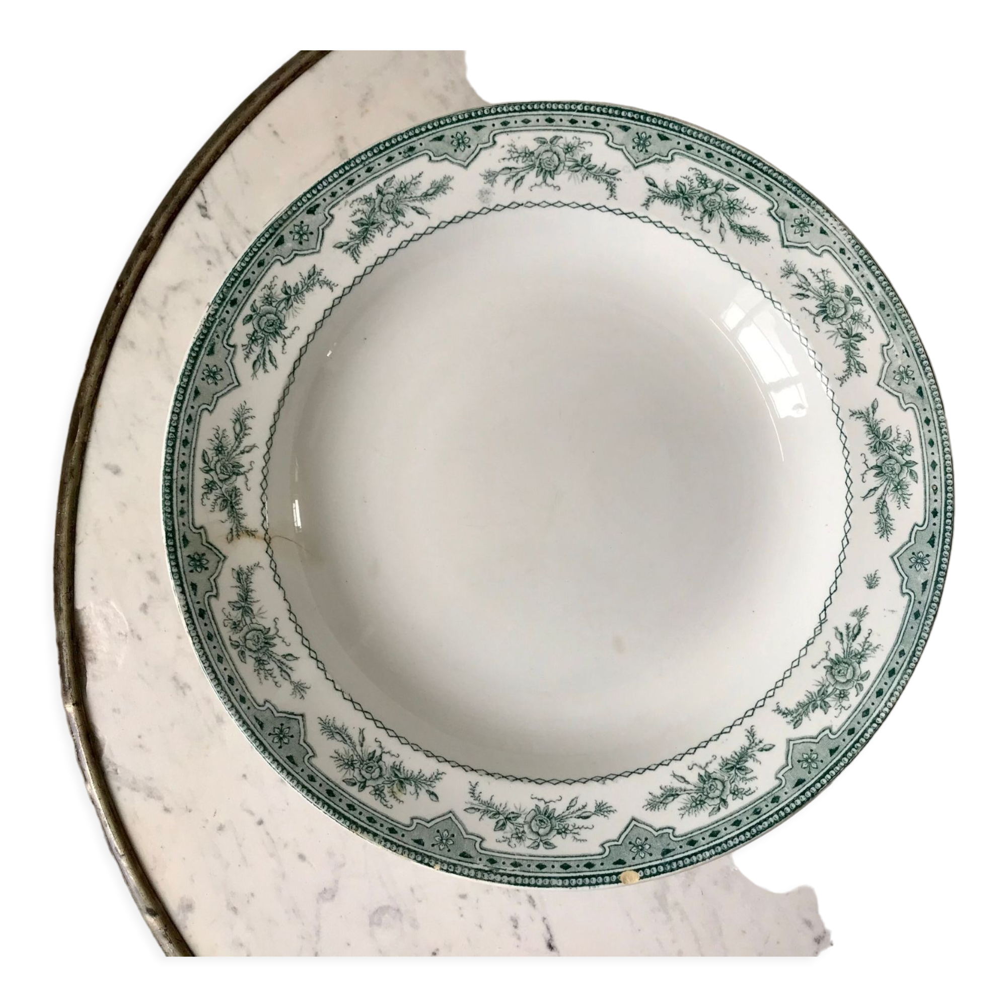 Round dish Terre de Fer earthenware of Onnaing model "Roses Mousses" late nineteenth