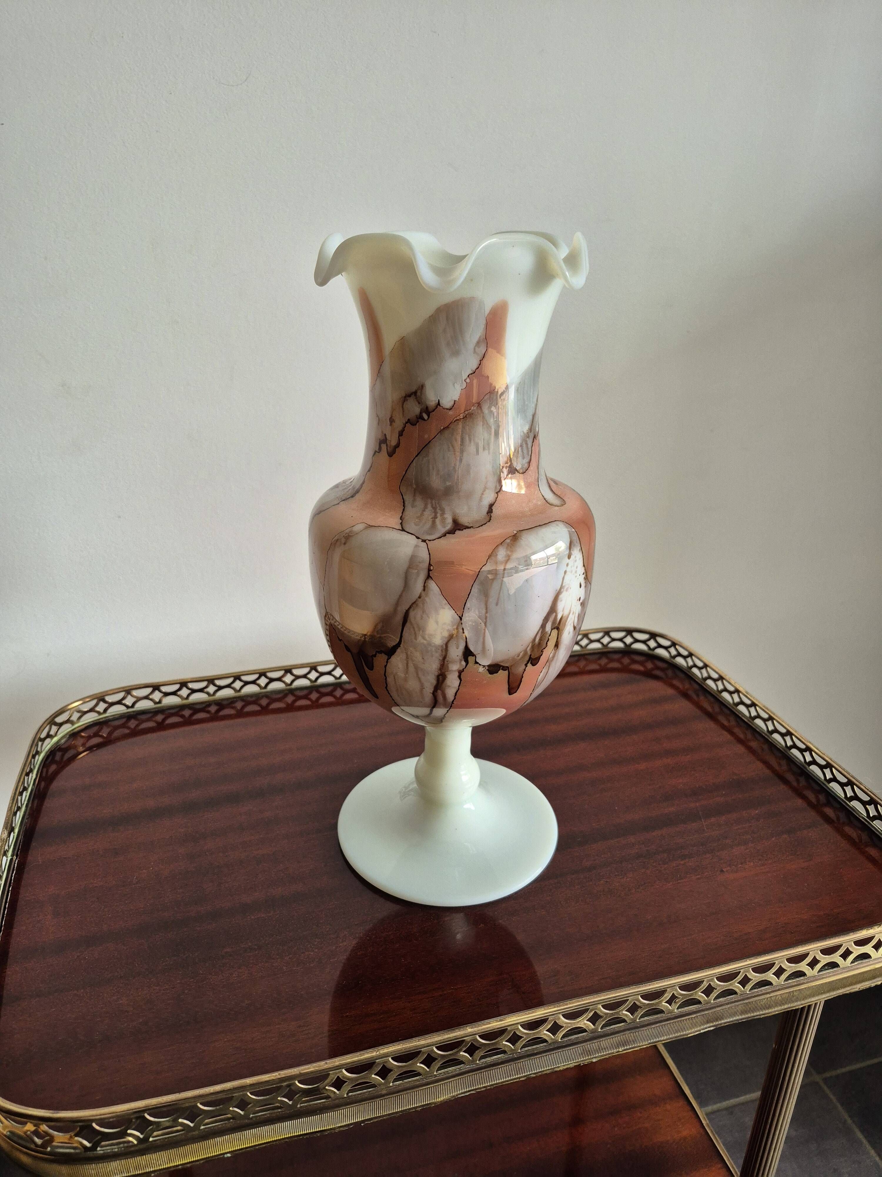 Vintage footed vase in white opaline, marbled/marble effect decoration from the 60s.