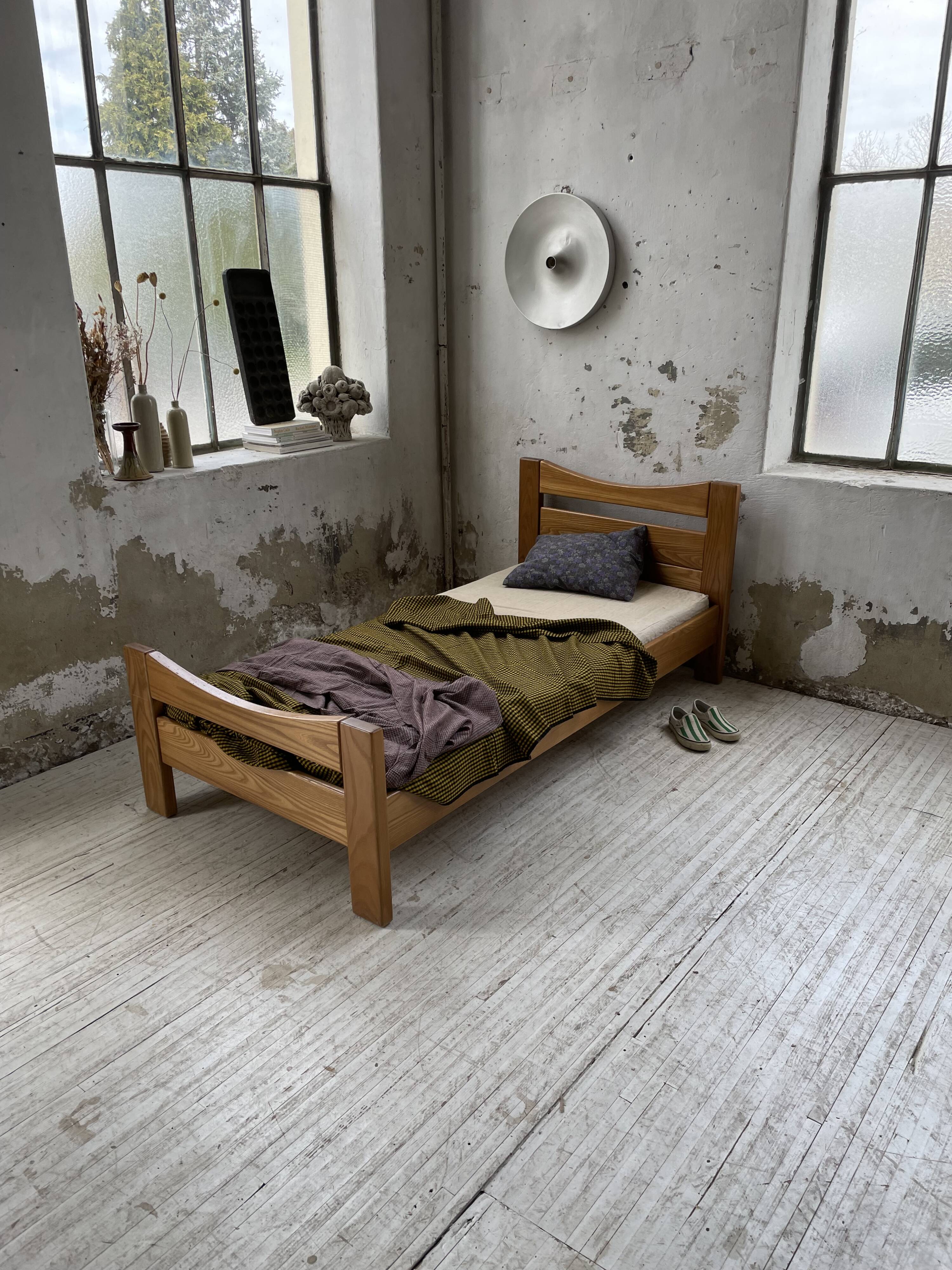 Maison Regain solid single bed