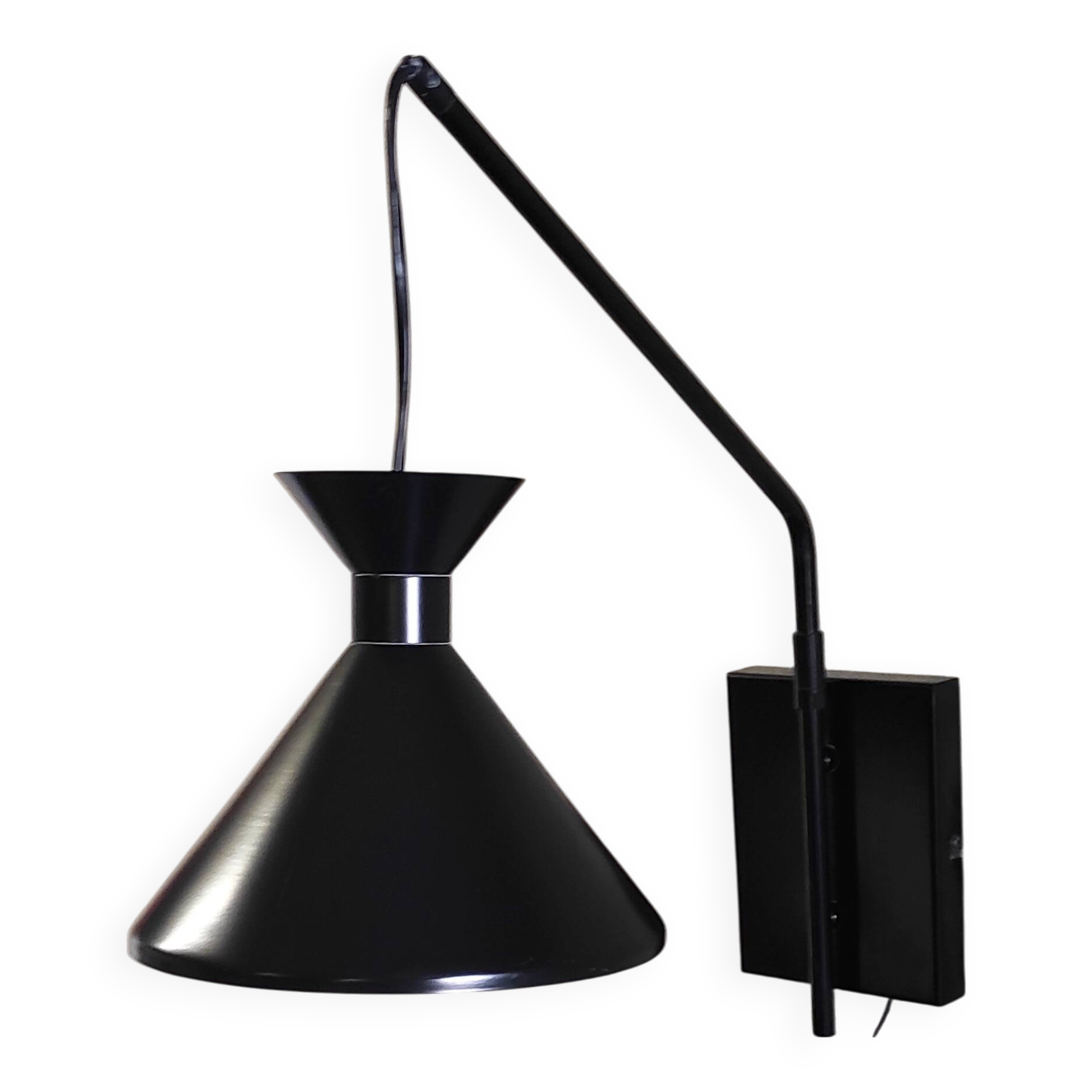 Applique avec potence articulée et abat-jour diabolo en métal noir