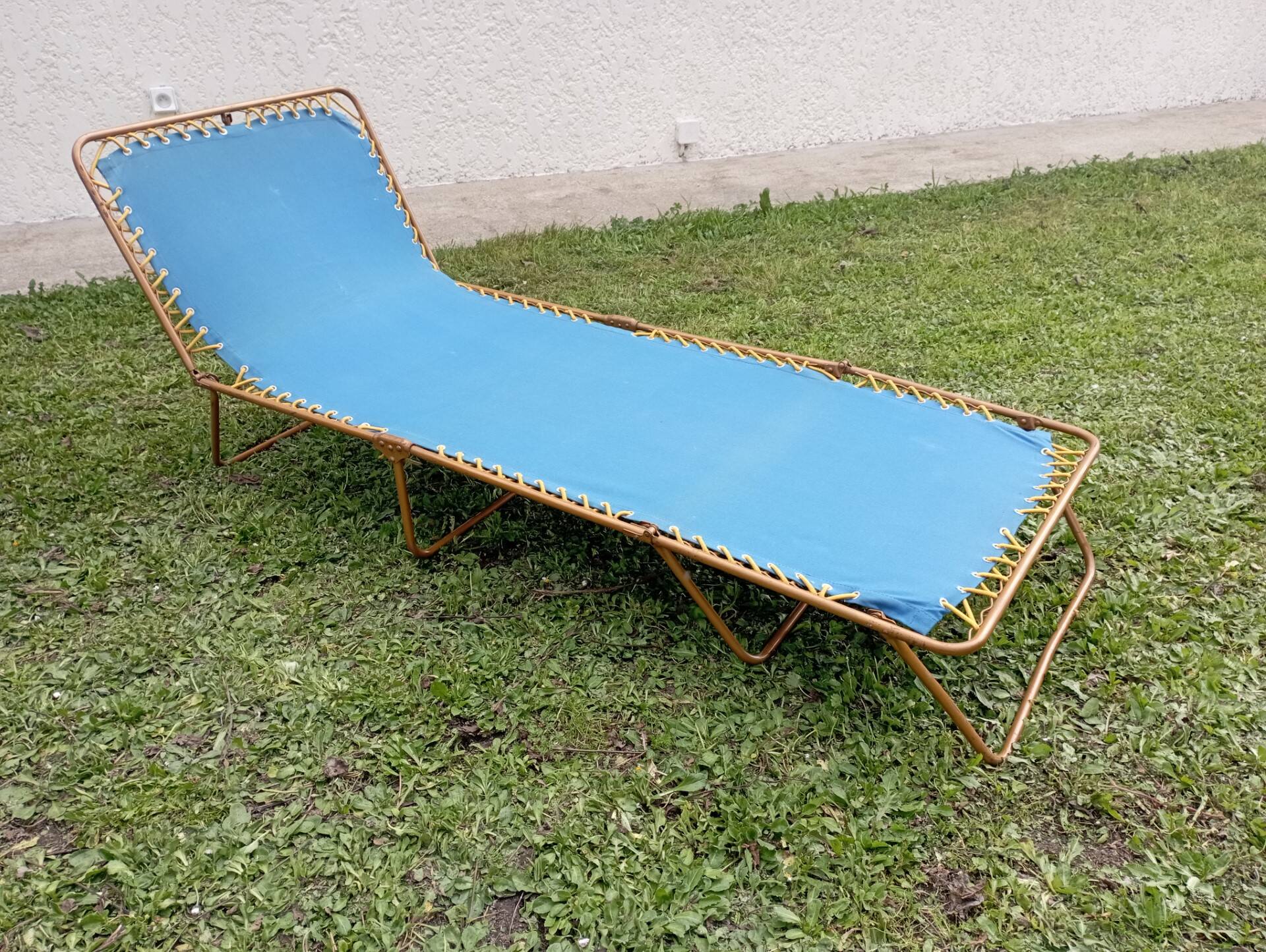 Folding sun lounger
