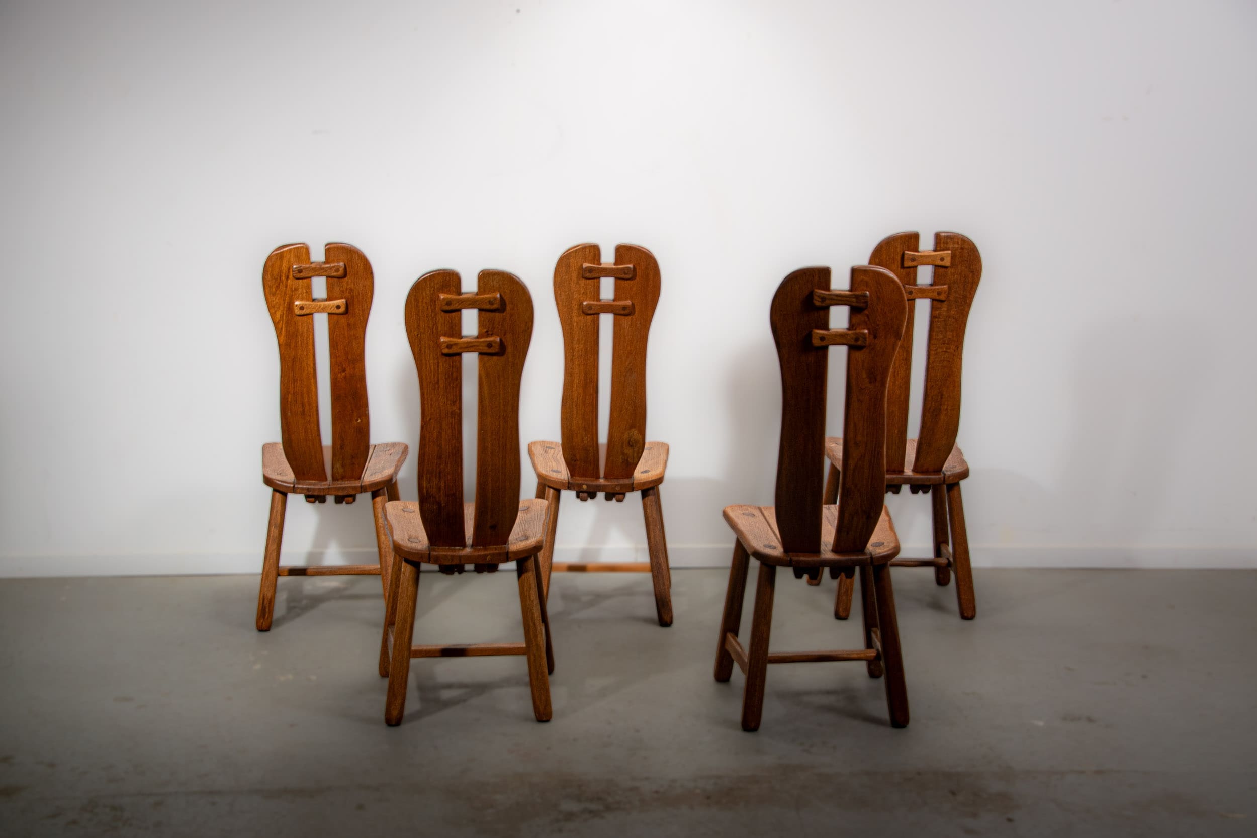 De Puydt brutalist dining chairs in solid oak. Circa 1970.