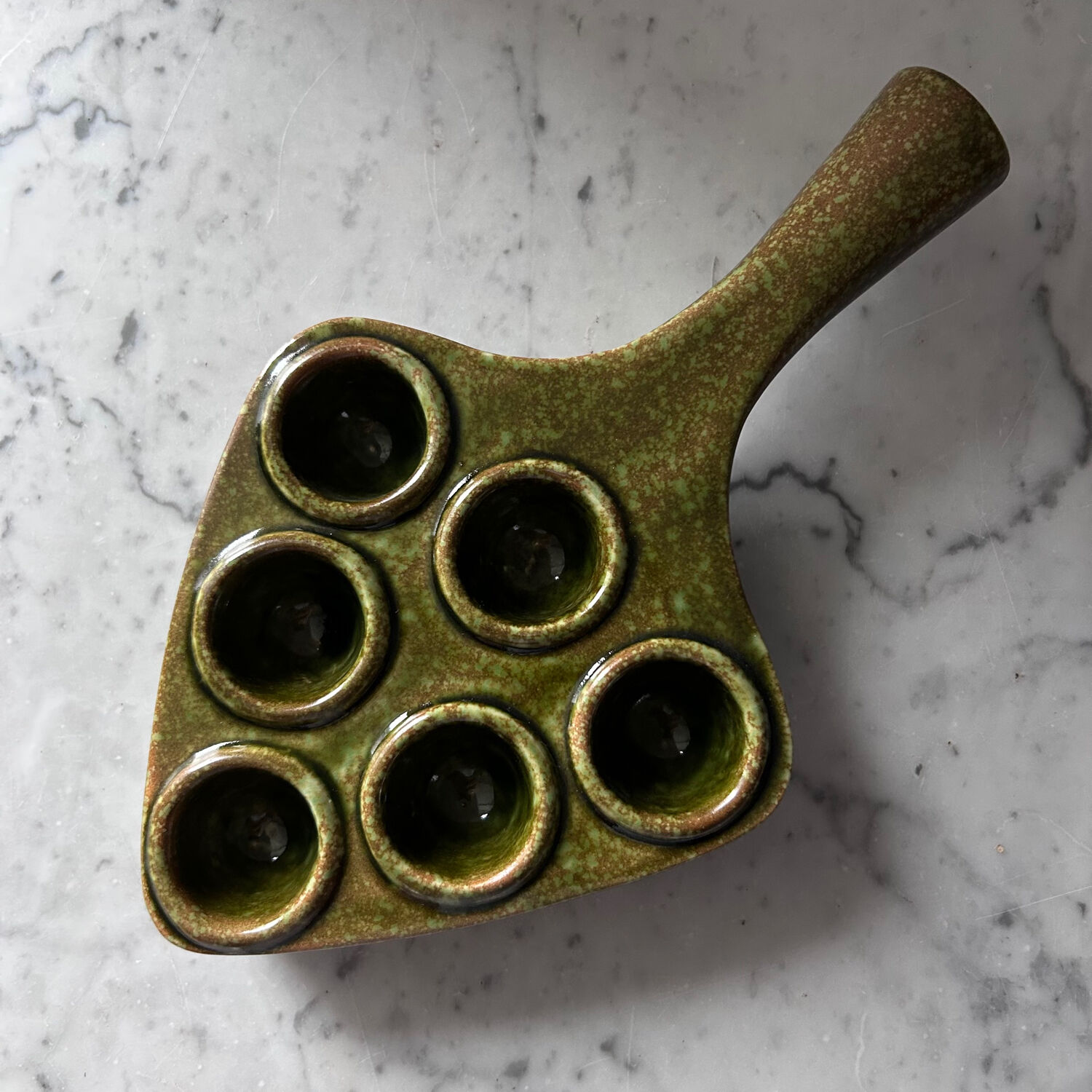 Provençal olive serving dish