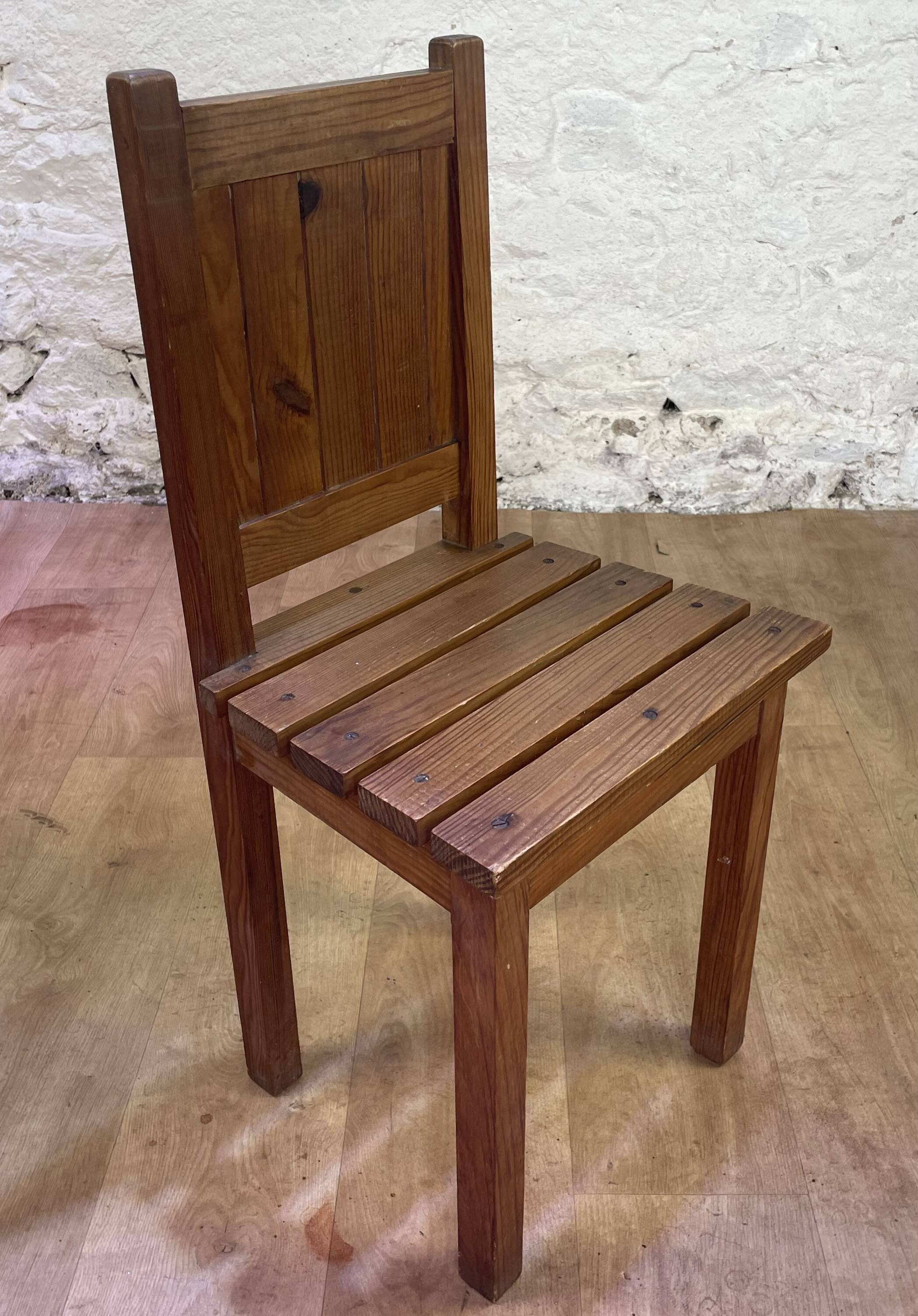 Set of 4 wooden chairs