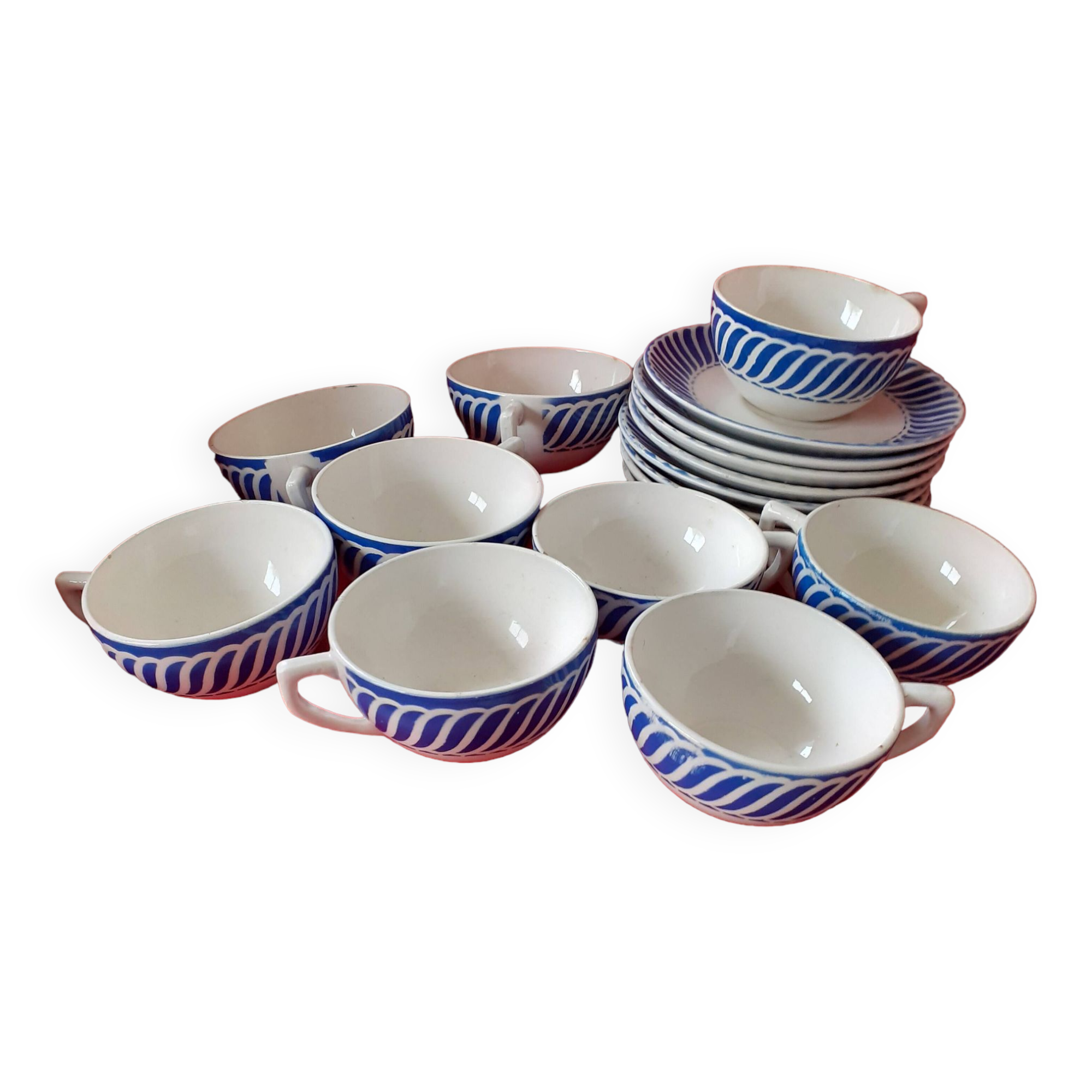8 cups and their saucers. Sarreguemines. Jacquot model.