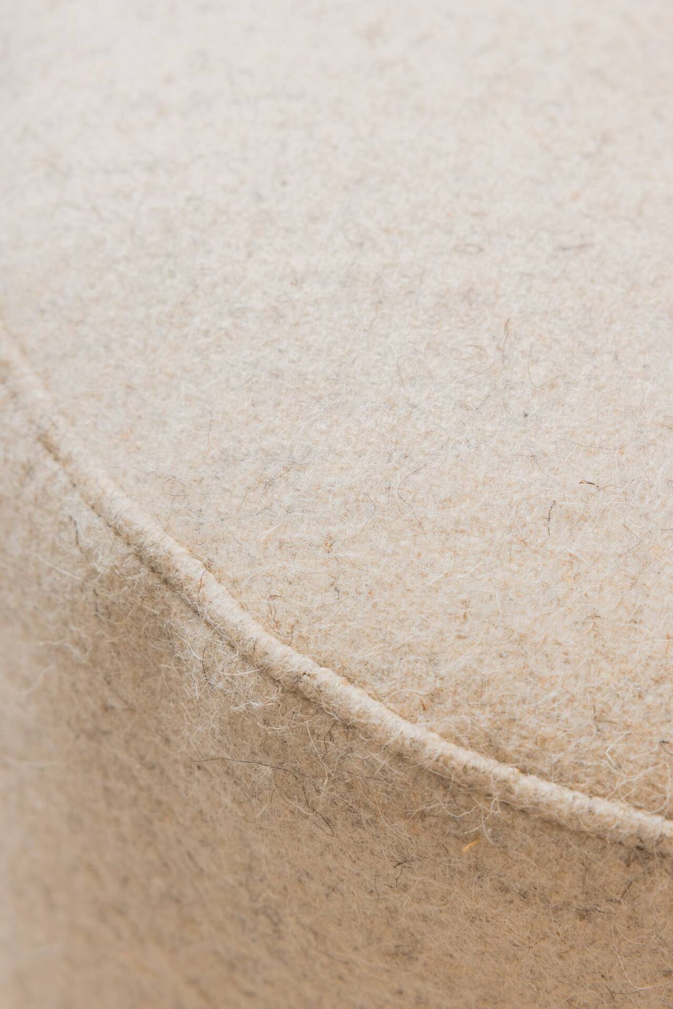 Paire de poufs en laine