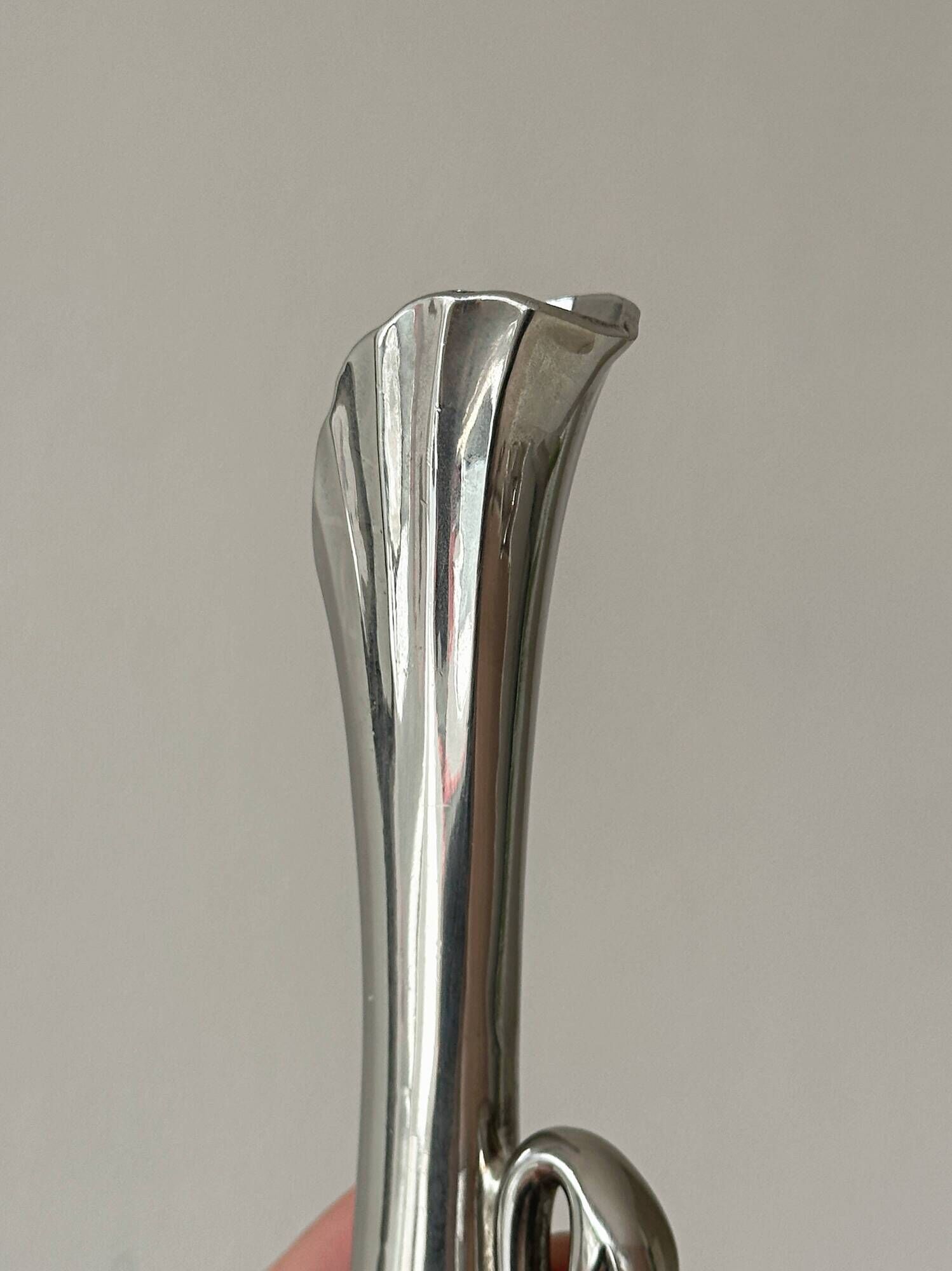 Swan metal single flower vase