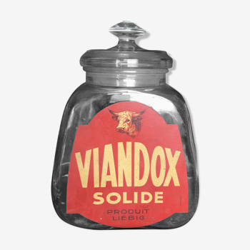 Large antique jar in Viandox