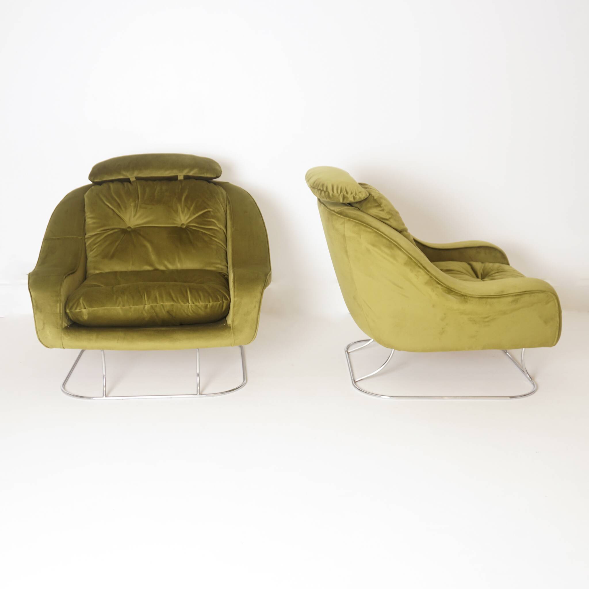 Pair of green velvet armchairs, 1970