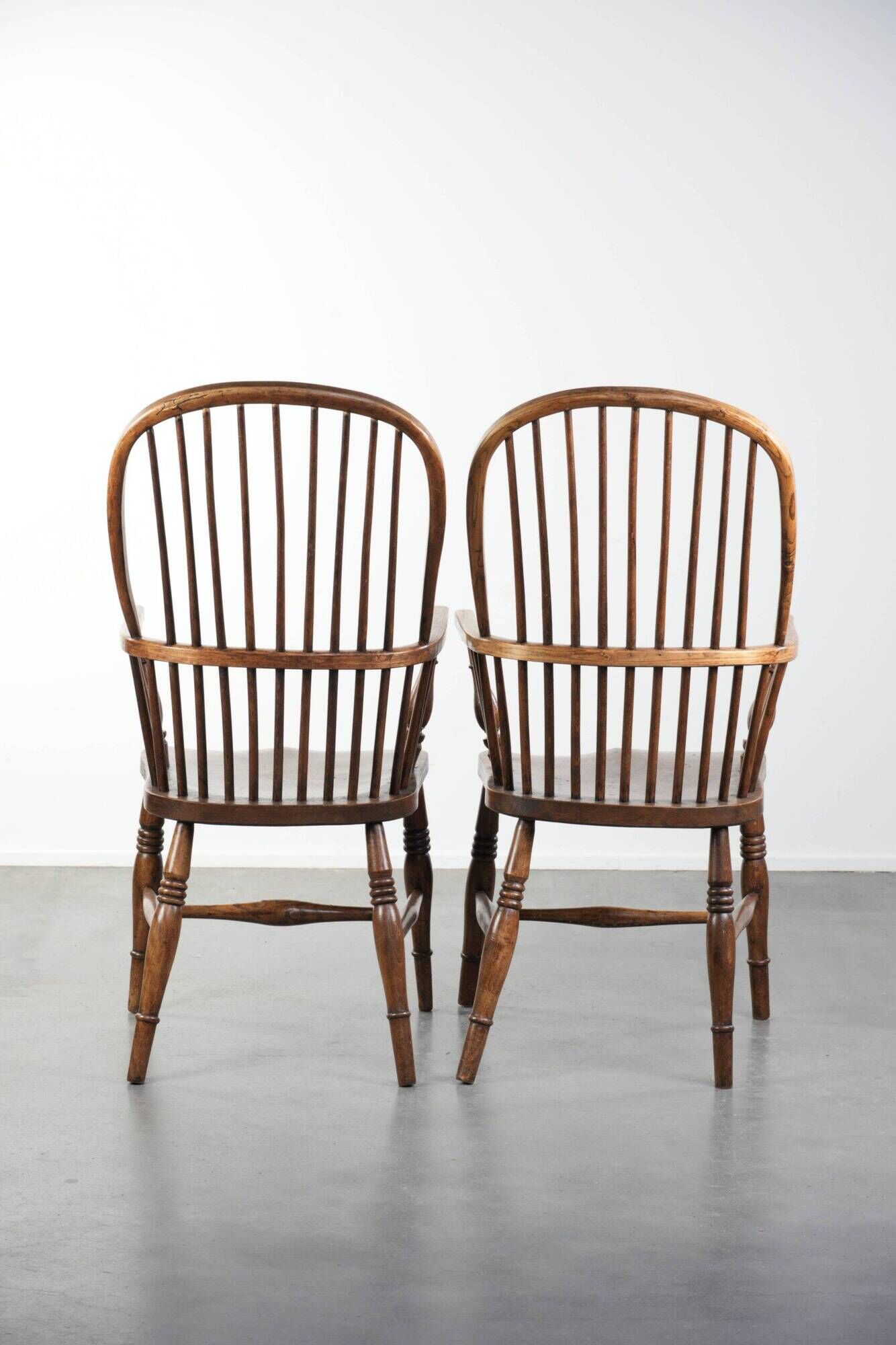 ensemble de deux chaises stickback Windsor anglaises antiques du 19e siècle