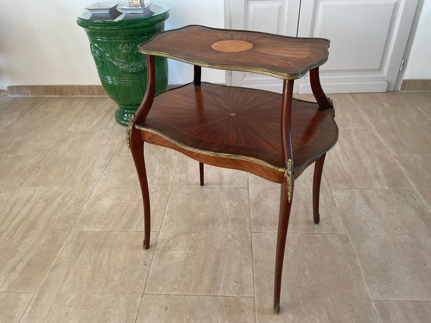 Guéridon table à thé style Louis XV