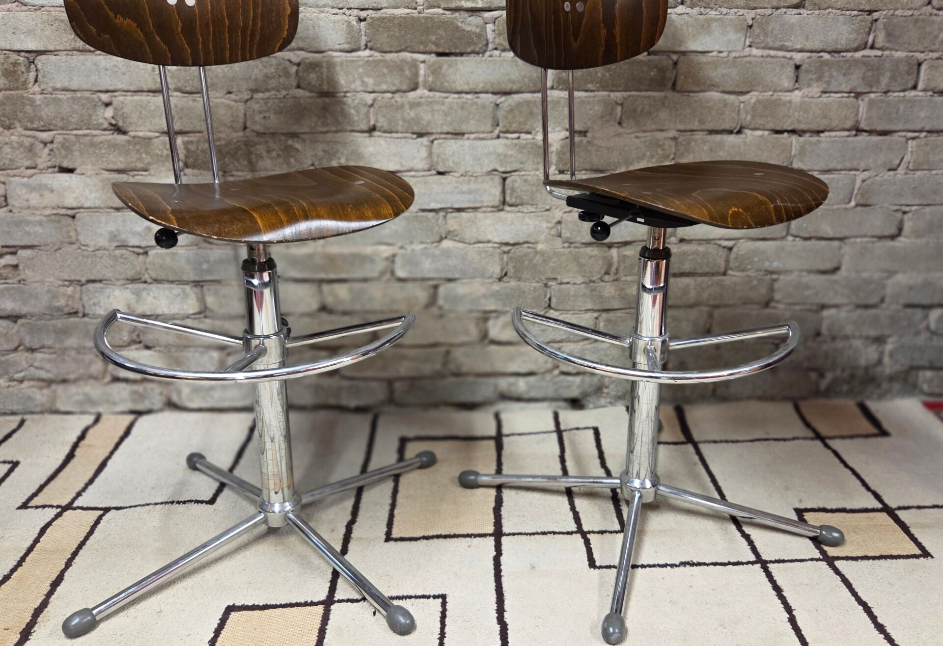 Paire de chaises d’orchestre SE 68 par Egon Eiermann, années 70