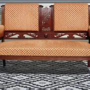 Ancienne banquette en bois et velours orange