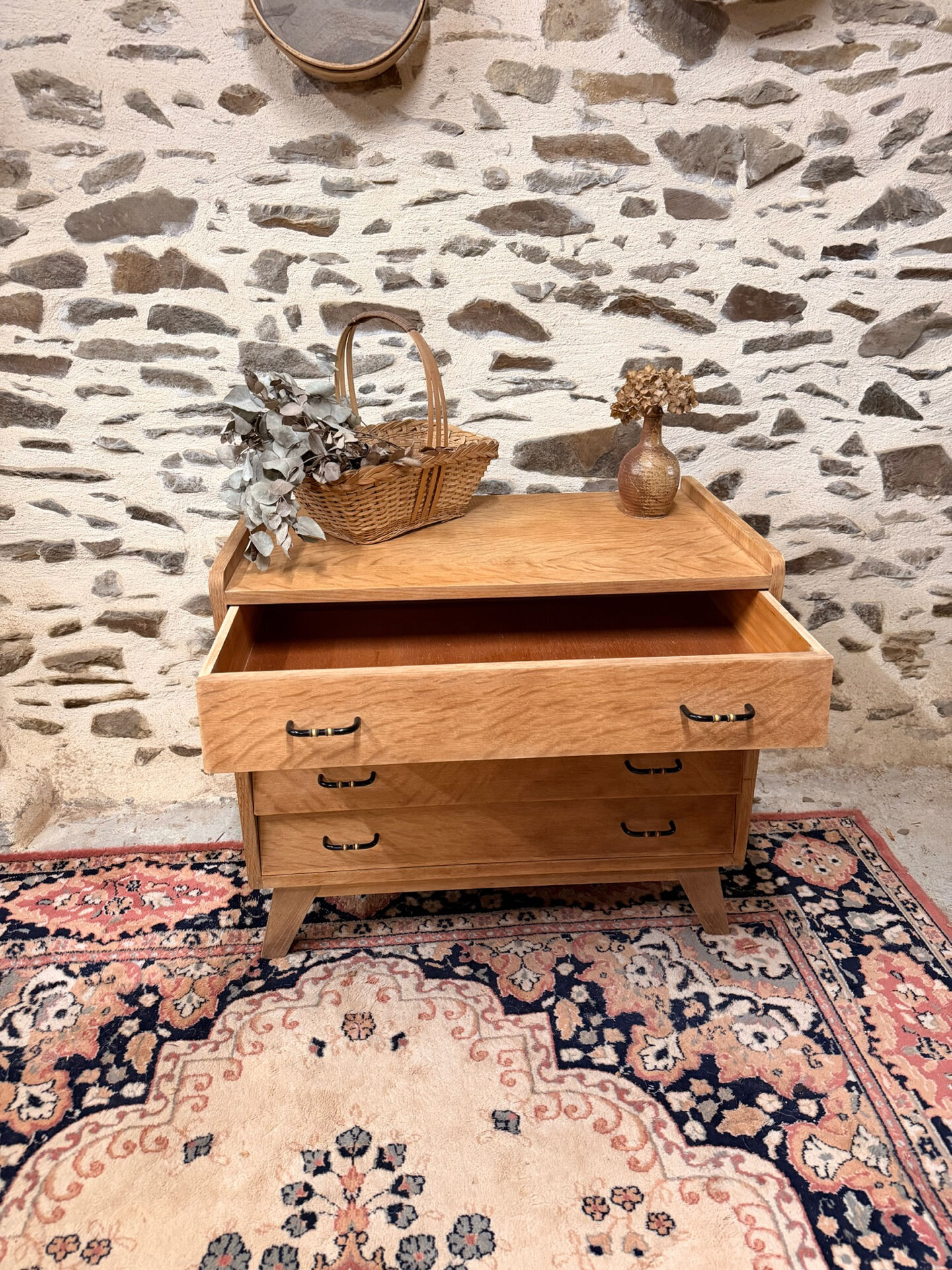 Pretty low chest of drawers from the 50s and 60s.