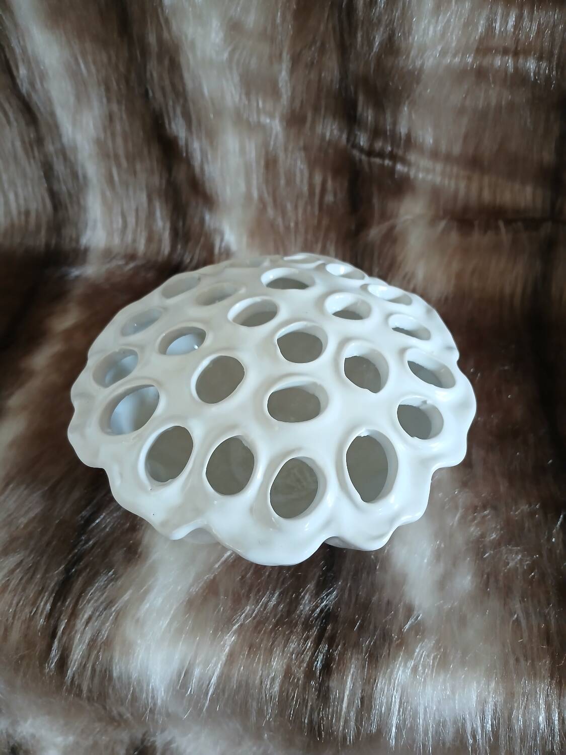 Flower vase in white porcelain