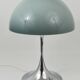 Rare lampe de table Panthella par Verner Panton avec base chromée et abat-jour gris