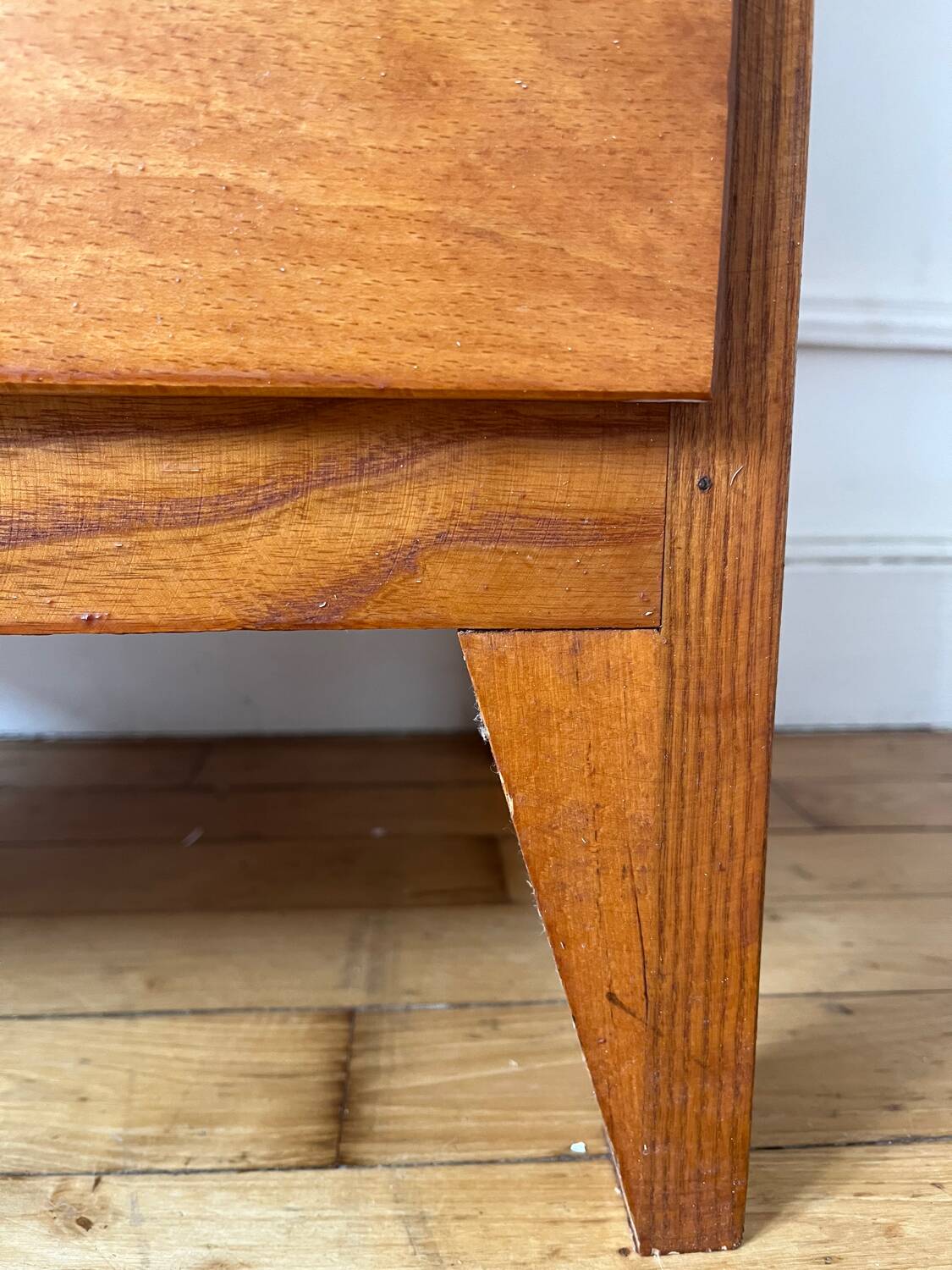 Chiffonnier en bois pieds compas