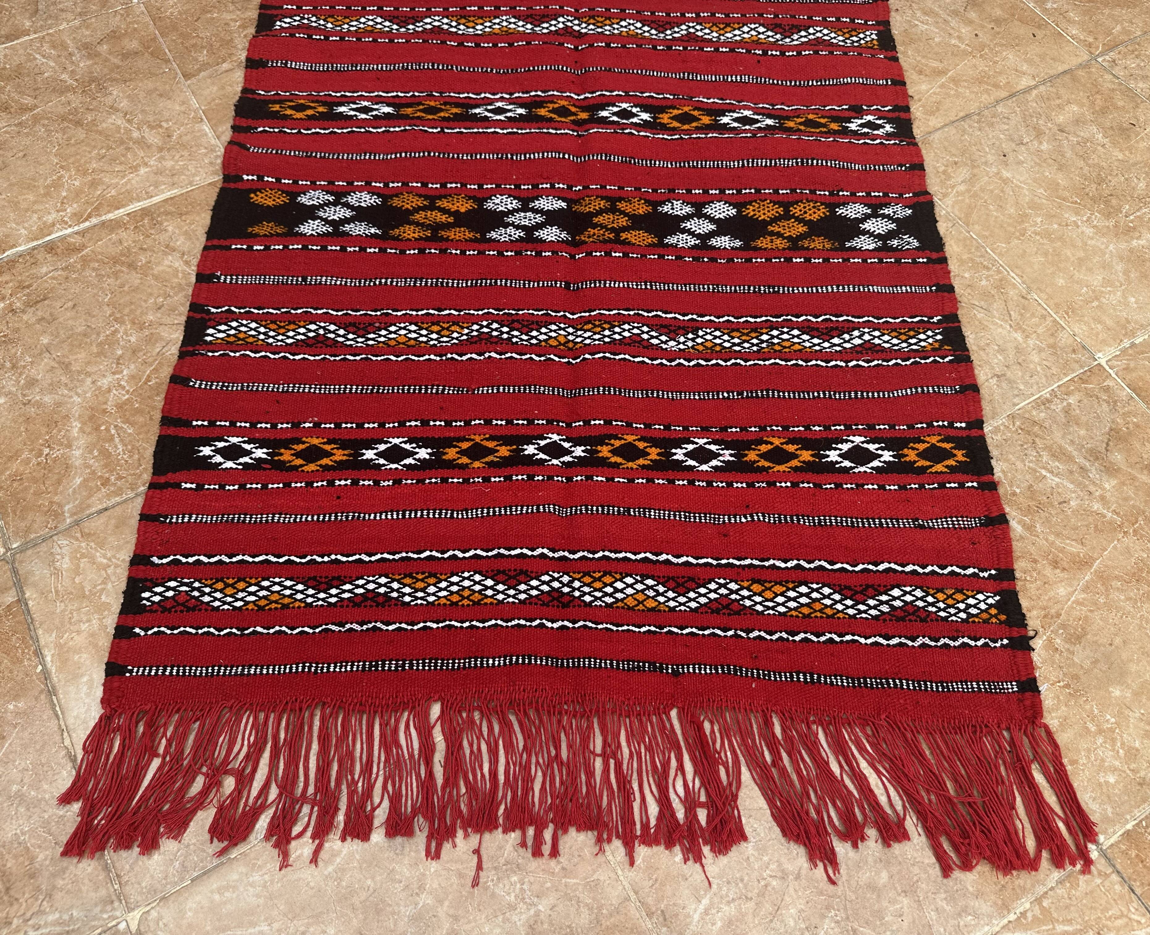 Moroccan Berber rug handwoven 100% organic wool from