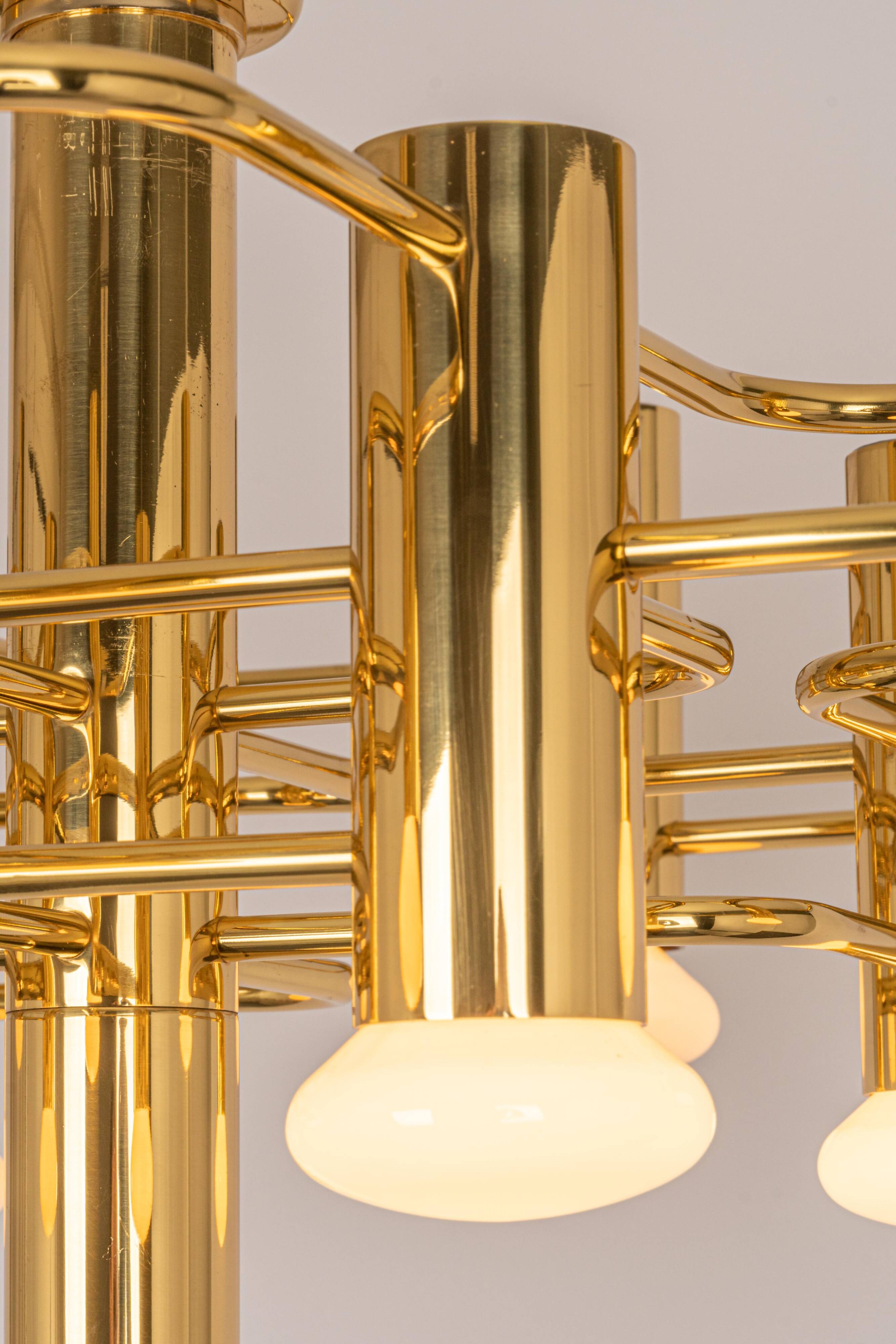 Mid-century chandelier designed by Sciolari, 1970s.